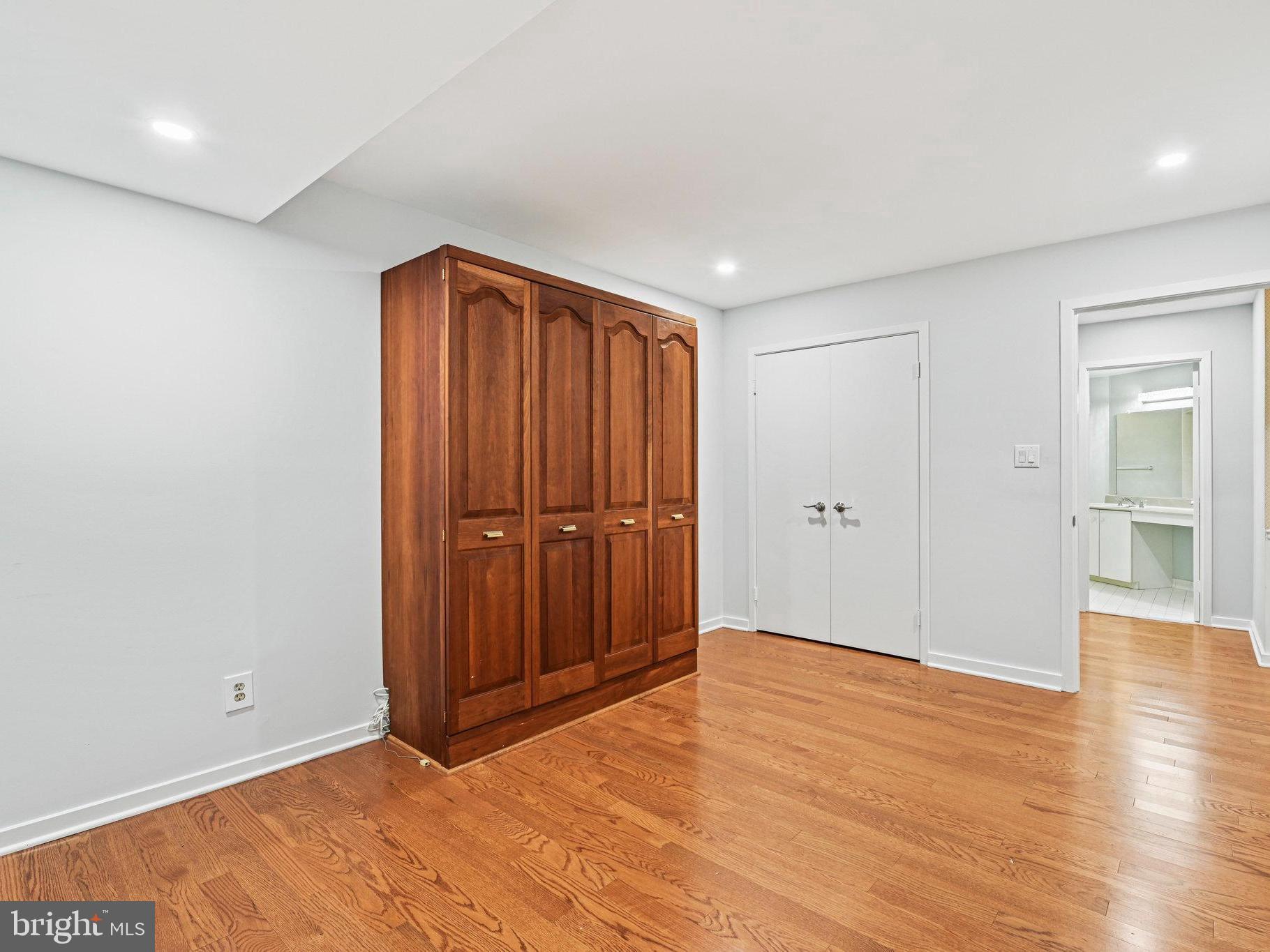 WATERFORD SQUARE - Residential Lease