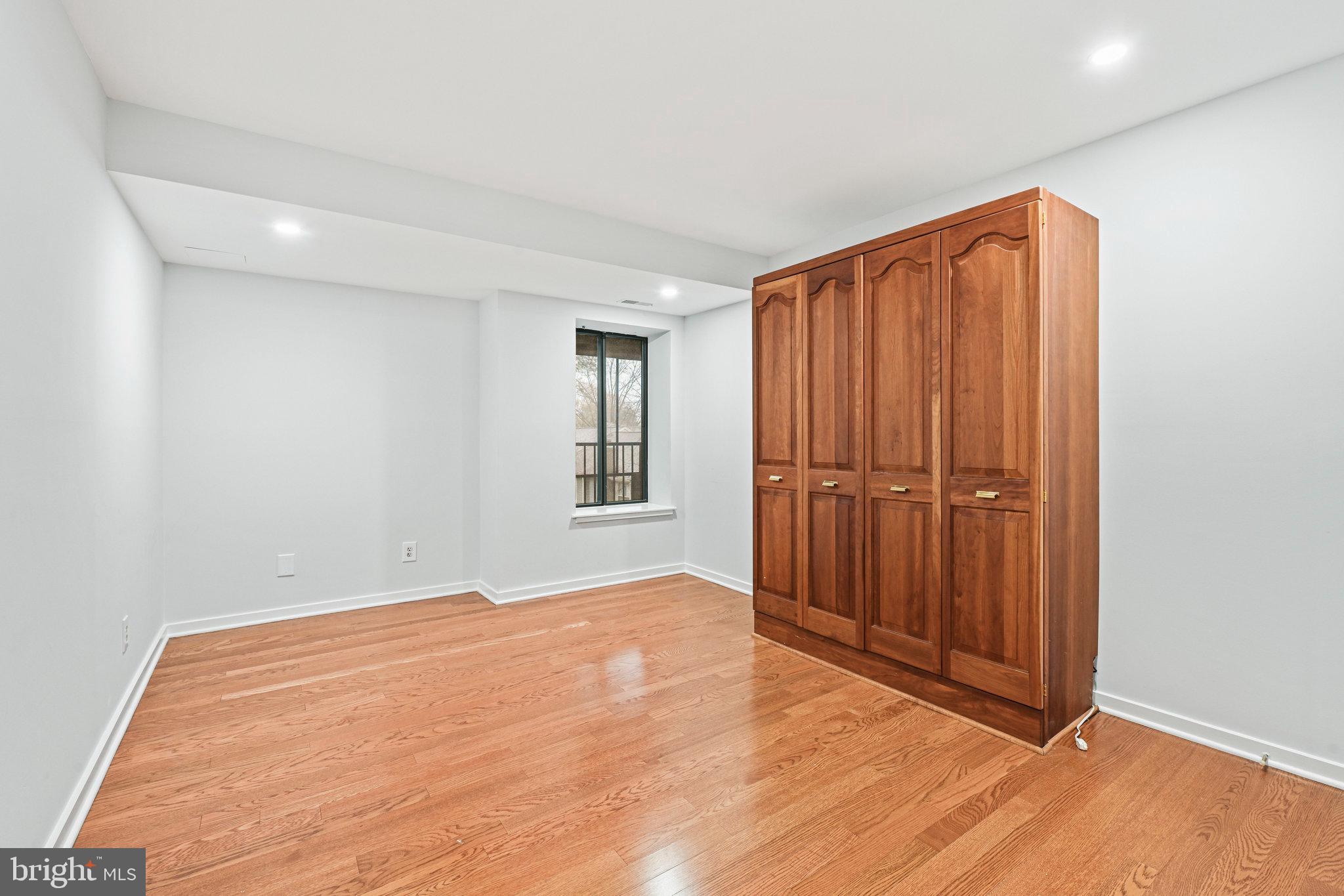 WATERFORD SQUARE - Residential Lease