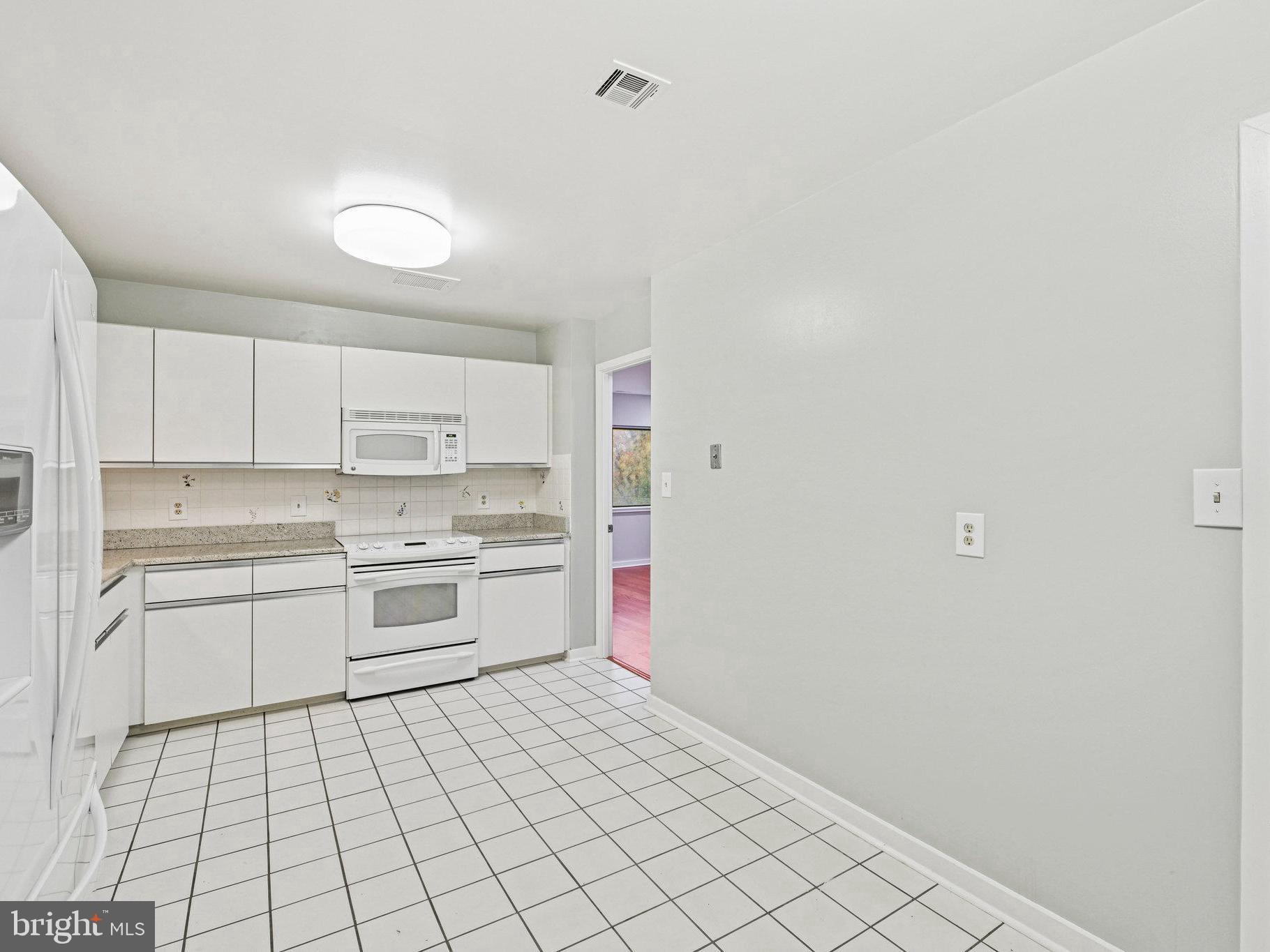 WATERFORD SQUARE - Residential Lease