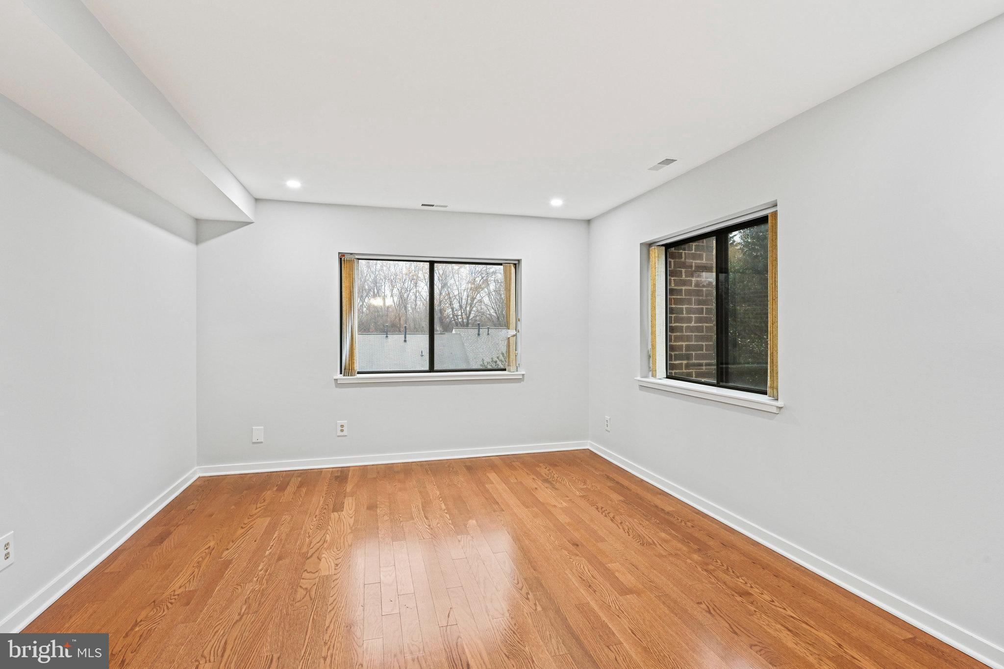 WATERFORD SQUARE - Residential Lease