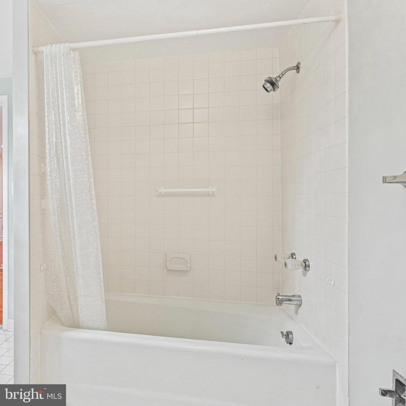 WATERFORD SQUARE - Residential Lease