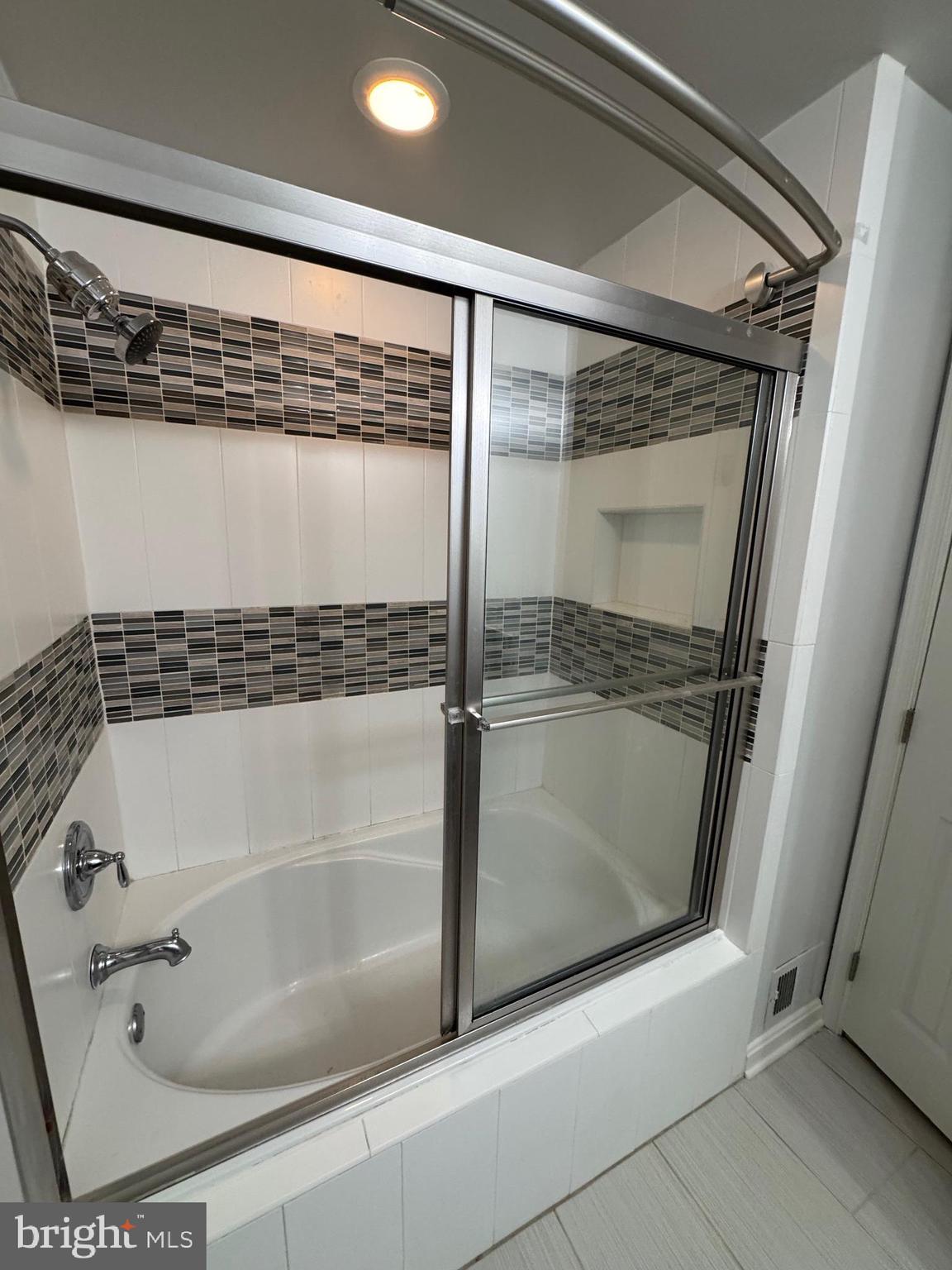 LAKE RIDGE - Residential Lease