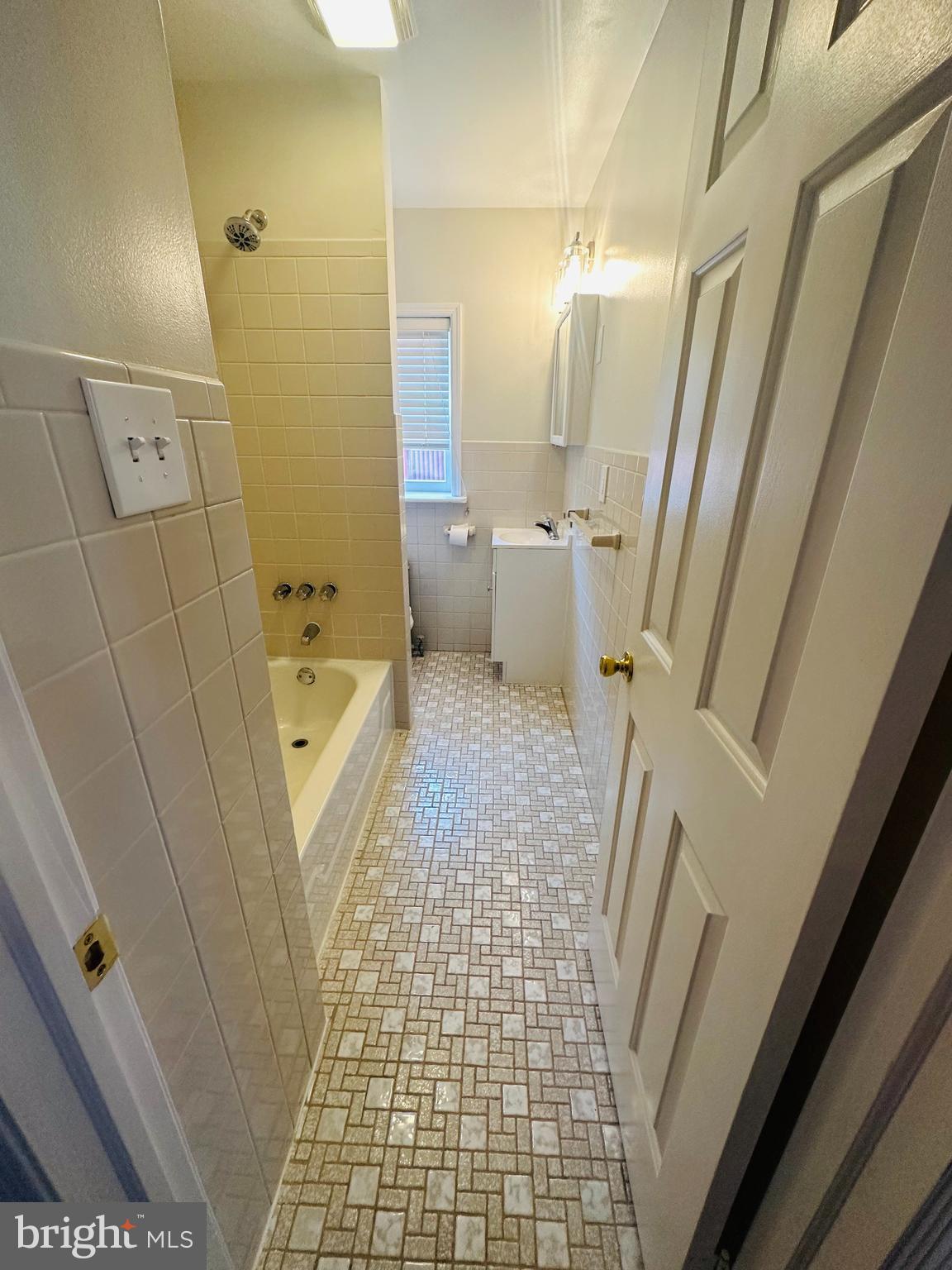 PORT RICHMOND - Residential Lease