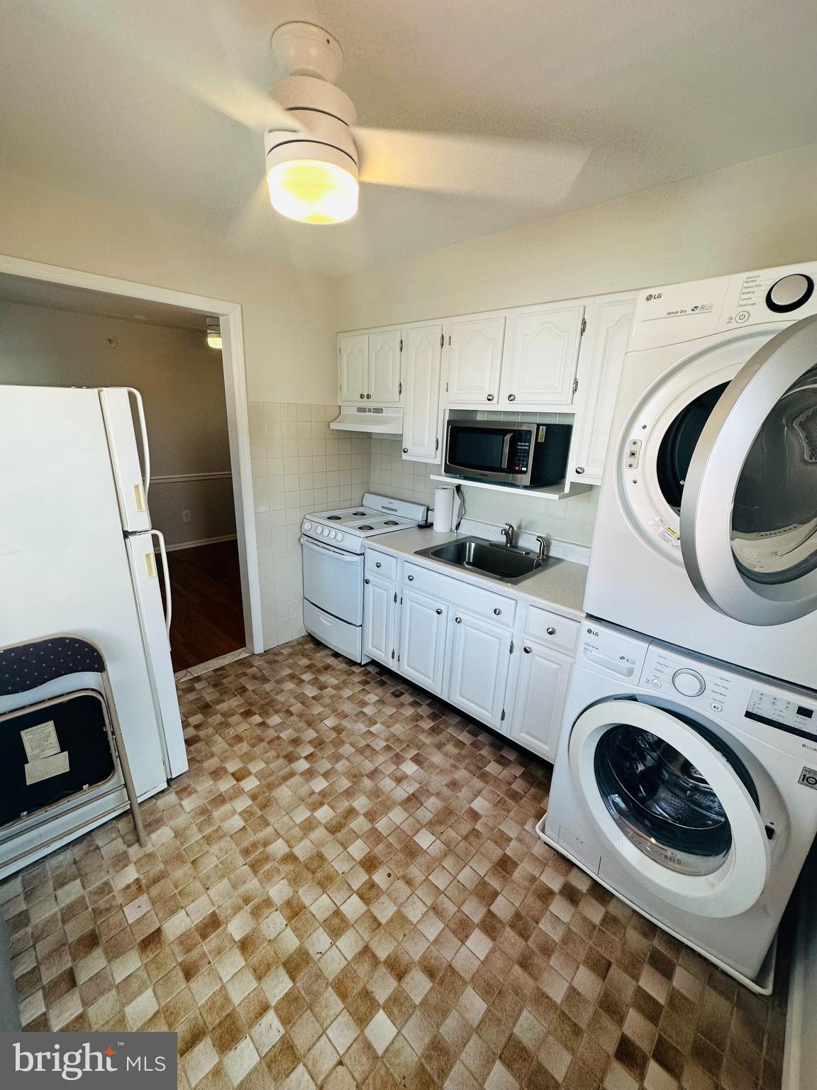 PORT RICHMOND - Residential Lease