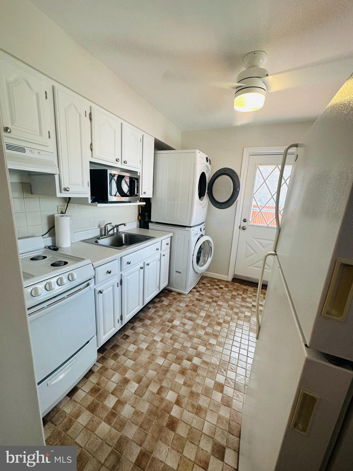 PORT RICHMOND - Residential Lease