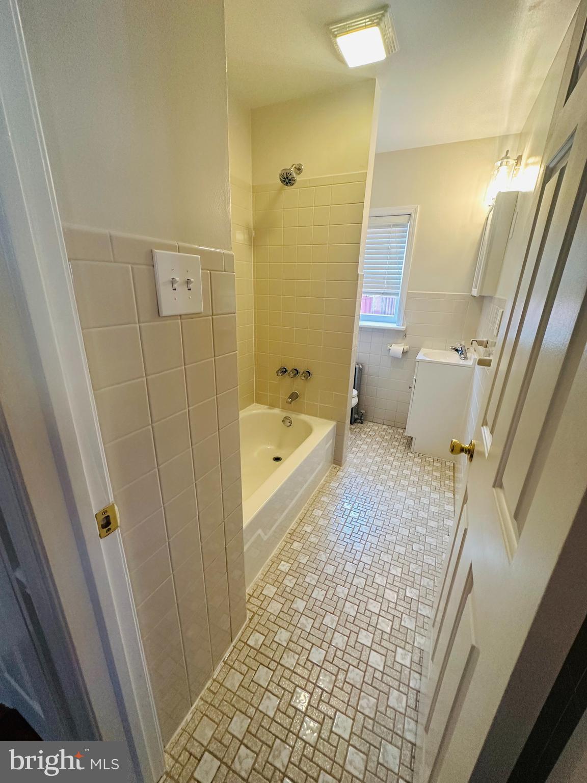 PORT RICHMOND - Residential Lease