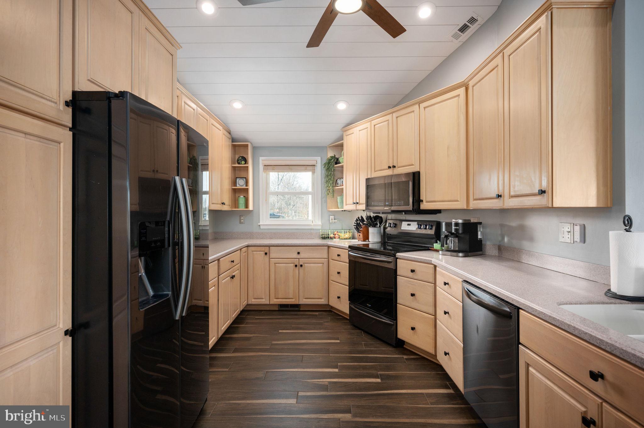 TARA WOODS - Residential