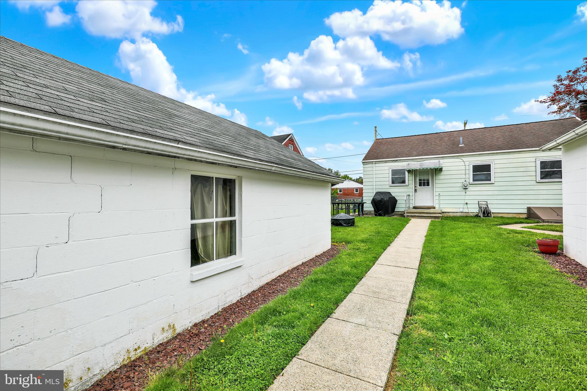 227 E NOBLE AVENUE