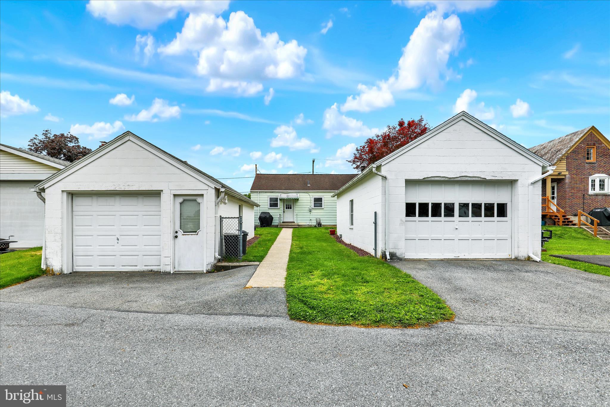 227 E NOBLE AVENUE