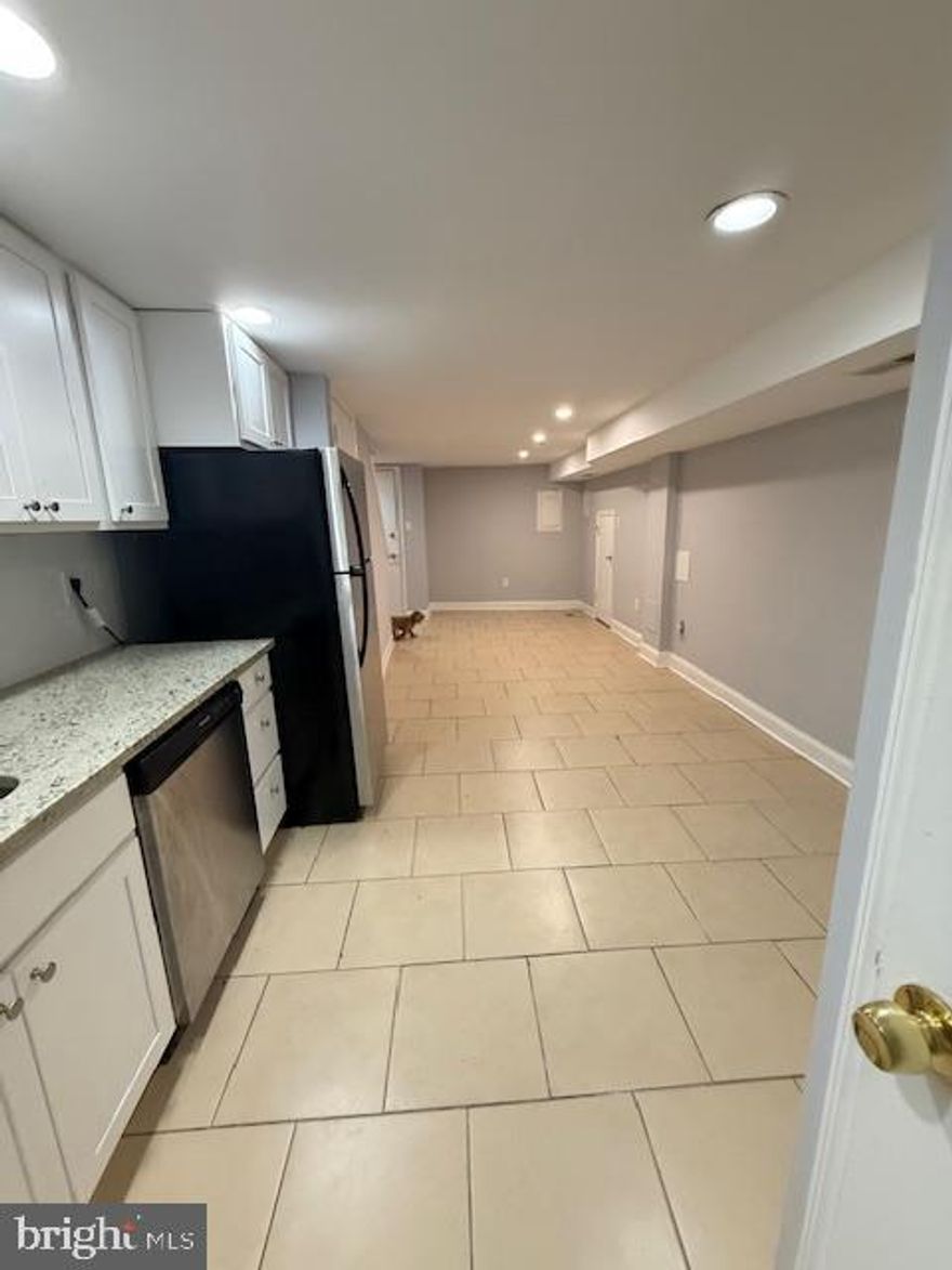 Live at 239 Fairmount Ave #1, a spacious bi-level 1-bedroom, 1-bathroom apartment in the heart of Northern Liberties. The unique basement–first floor layout features a small office area, full bathroom, and bedroom on the first floor, with the kitchen, dining, and living room downstairs.

Enjoy hardwood and tile flooring, central air, in-unit washer and dryer, dishwasher, garbage disposal, and a great open layout.

Pets are welcome.
Tenant pays gas and electric. Water included.

Just steps from the Piazza, local restaurants, public transit, and the waterfront — it’s the perfect spot for comfortable city living.

Contact to schedule a showing today.