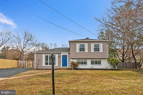 Photo of 704 Alabama Drive, HERNDON, VA 20170 (MLS # VAFX2292514)