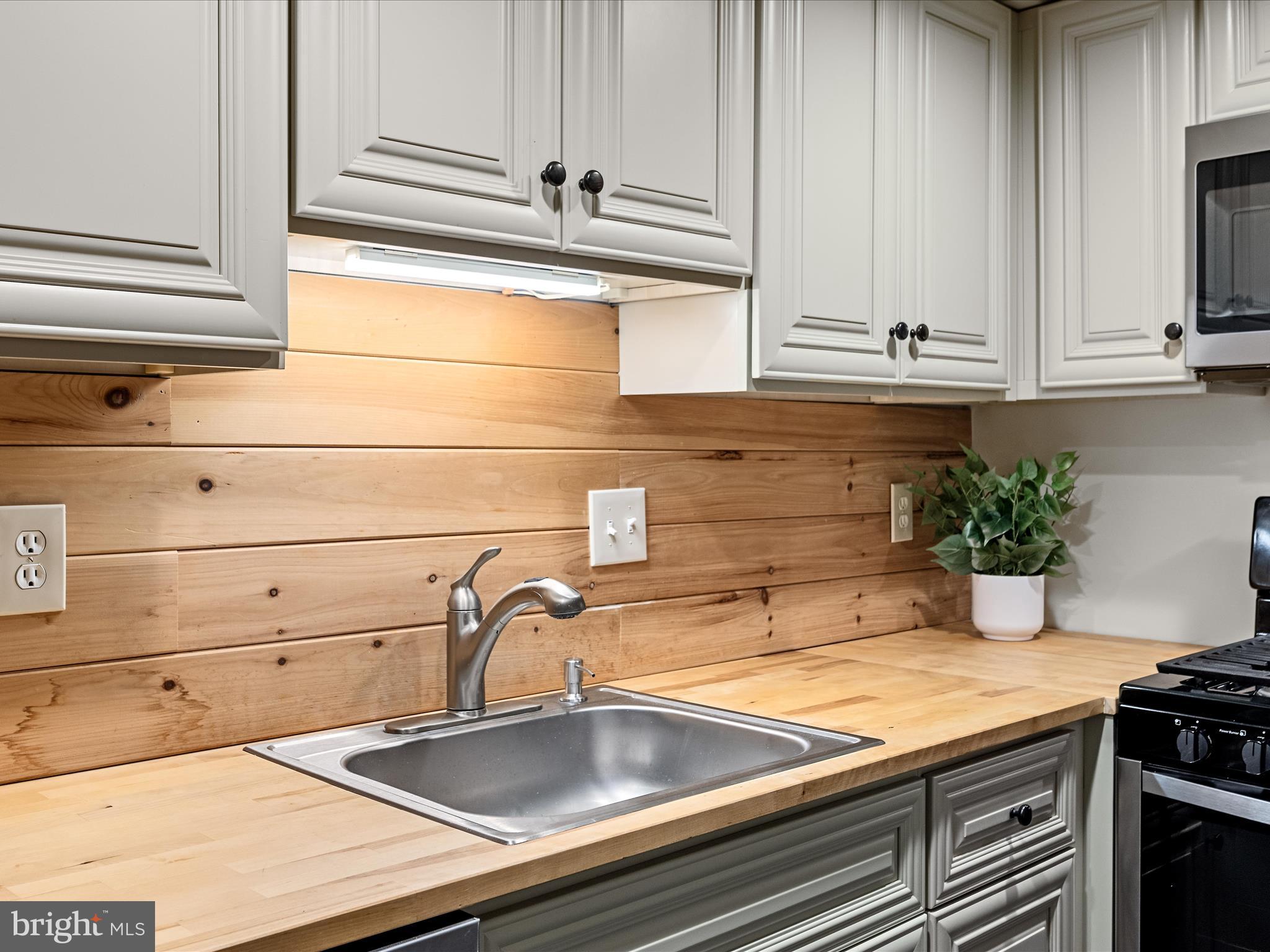 HUNTERS WOODS VILLAGE - Residential