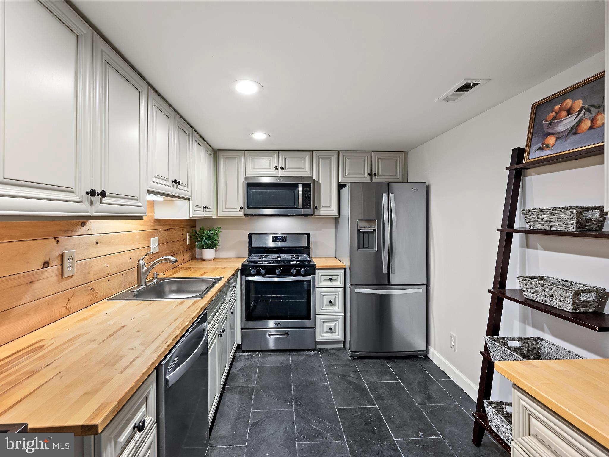 HUNTERS WOODS VILLAGE - Residential