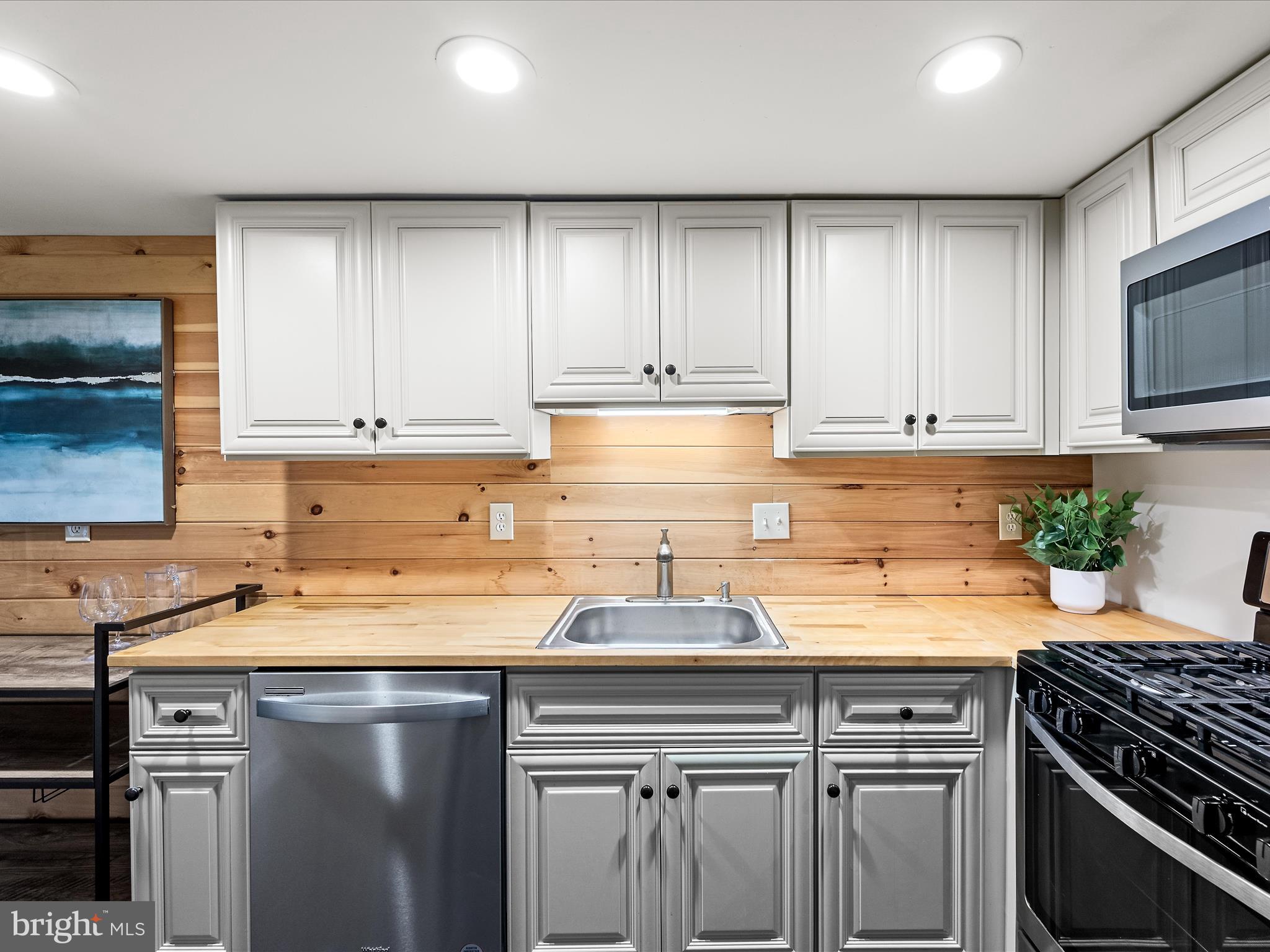 HUNTERS WOODS VILLAGE - Residential