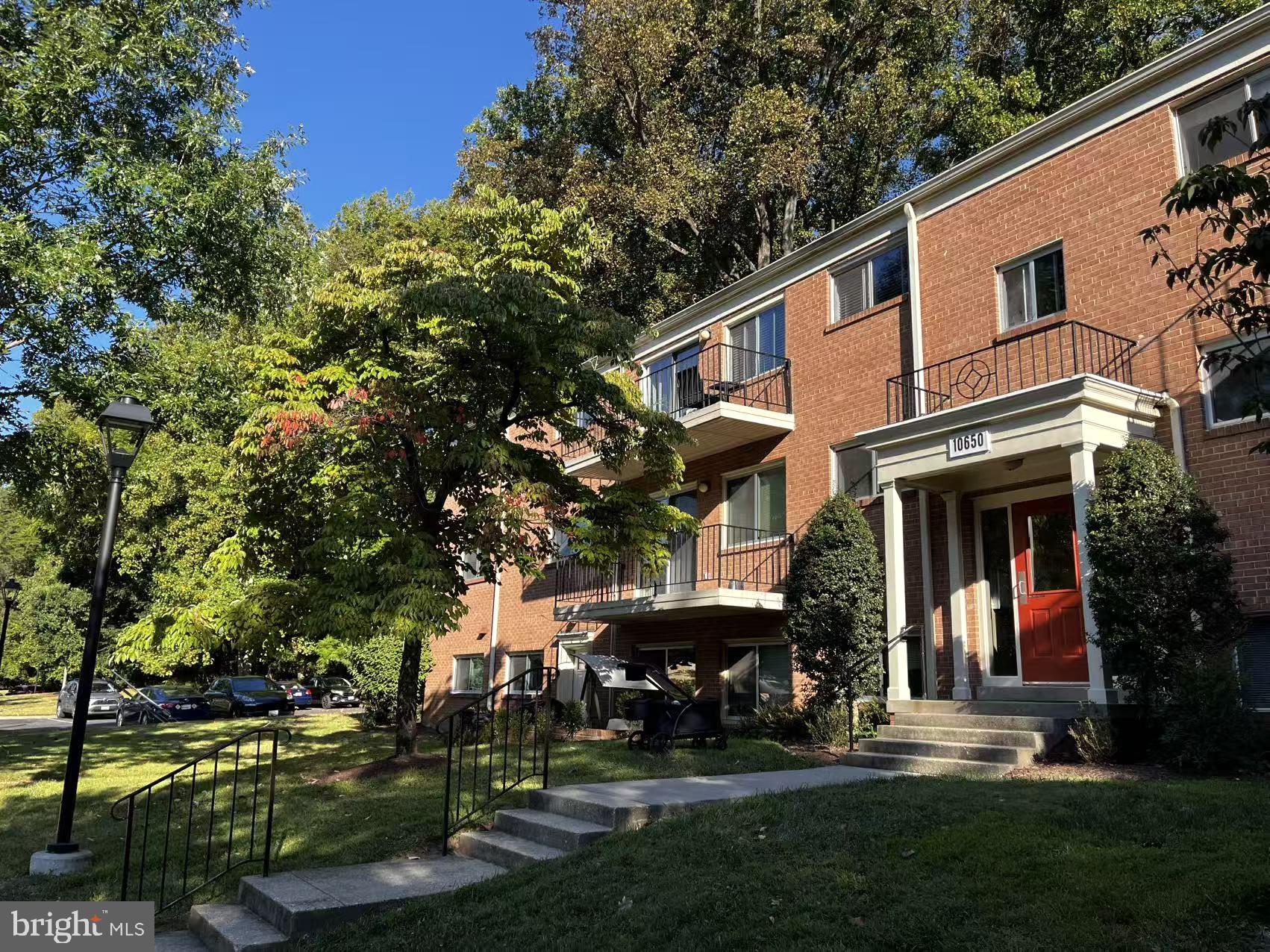 10650 WEYMOUTH STREET 201