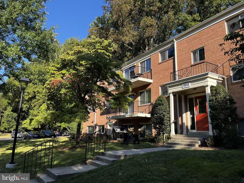 Photo of 10650 Weymouth Street #201, BETHESDA, MD 20814 (MLS # MDMC2203542)