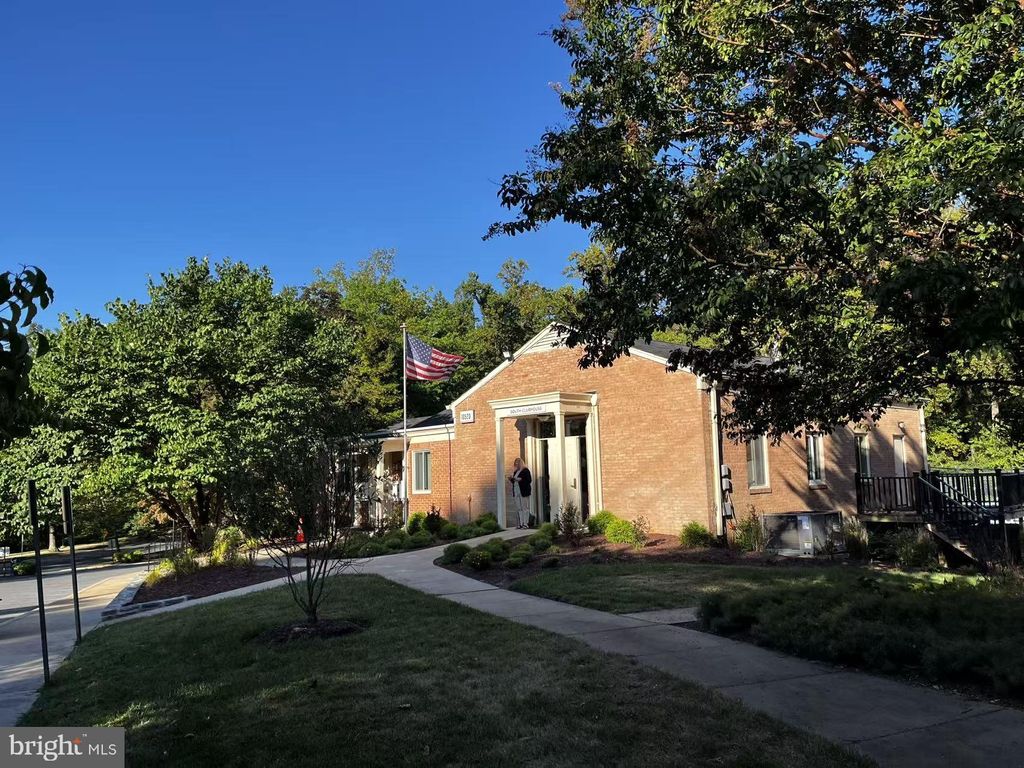 Photo of 10650 Weymouth Street #201, BETHESDA, MD 20814 (MLS # MDMC2203542)