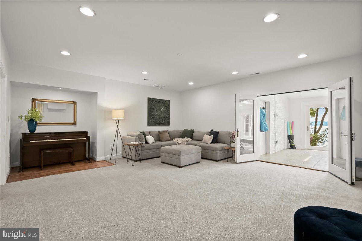 GIBSON ISLAND - Residential