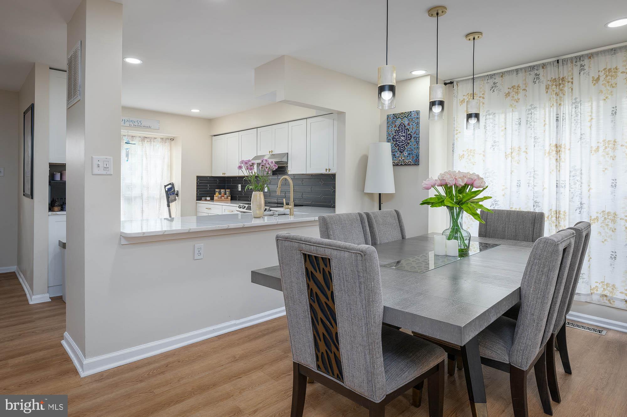 CONSTANT FRIENDSHIP - Residential