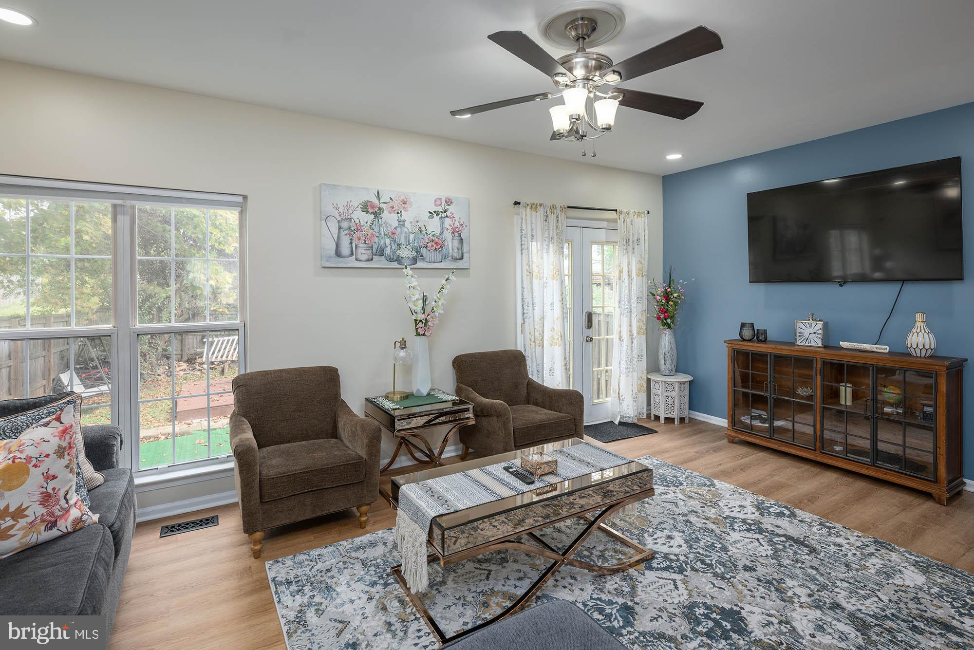 CONSTANT FRIENDSHIP - Residential