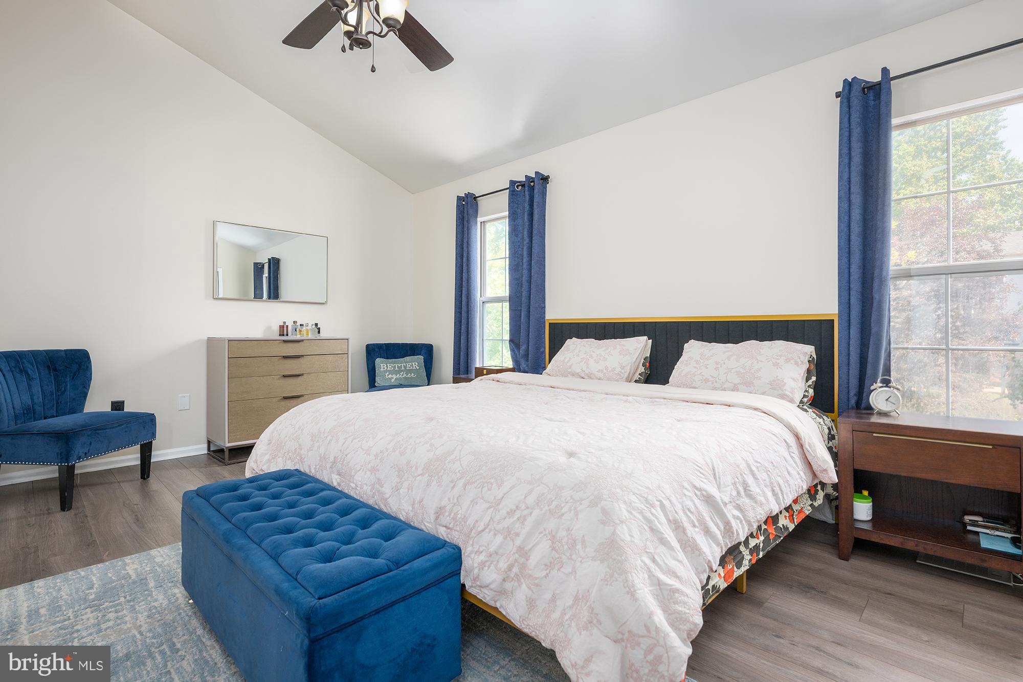 CONSTANT FRIENDSHIP - Residential