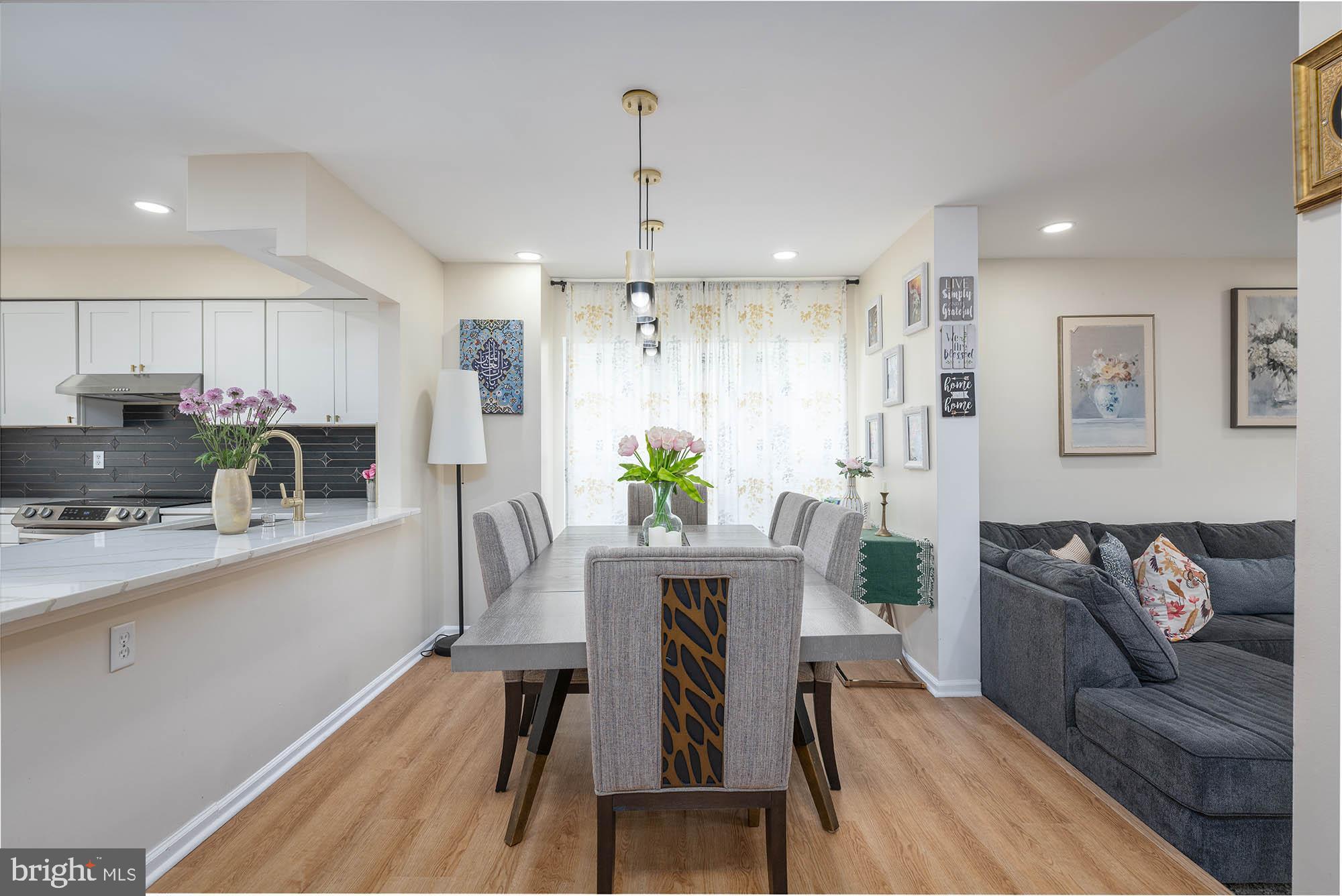 CONSTANT FRIENDSHIP - Residential