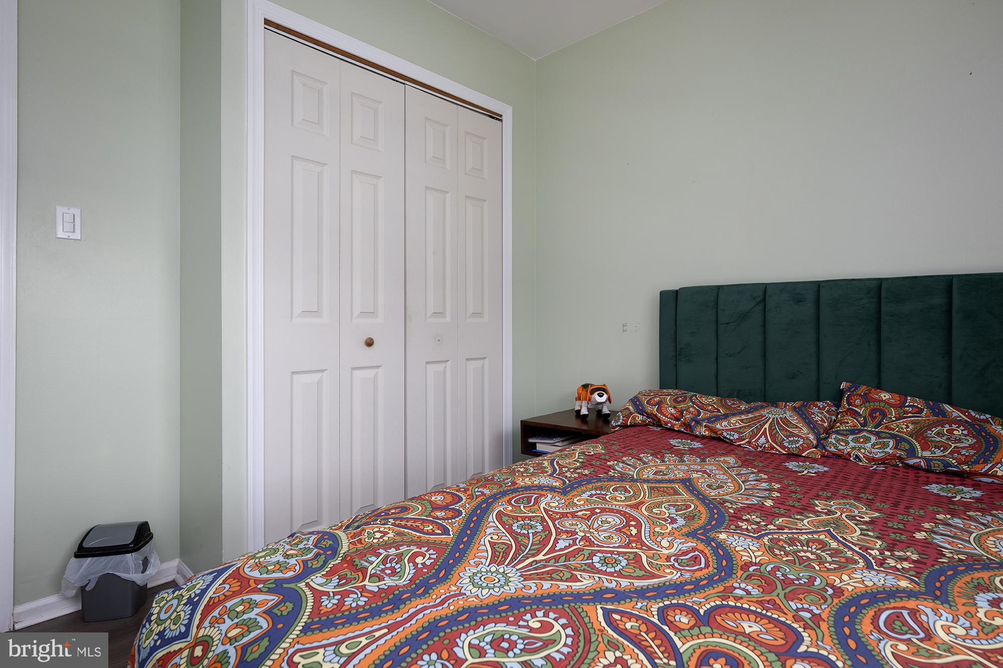 CONSTANT FRIENDSHIP - Residential