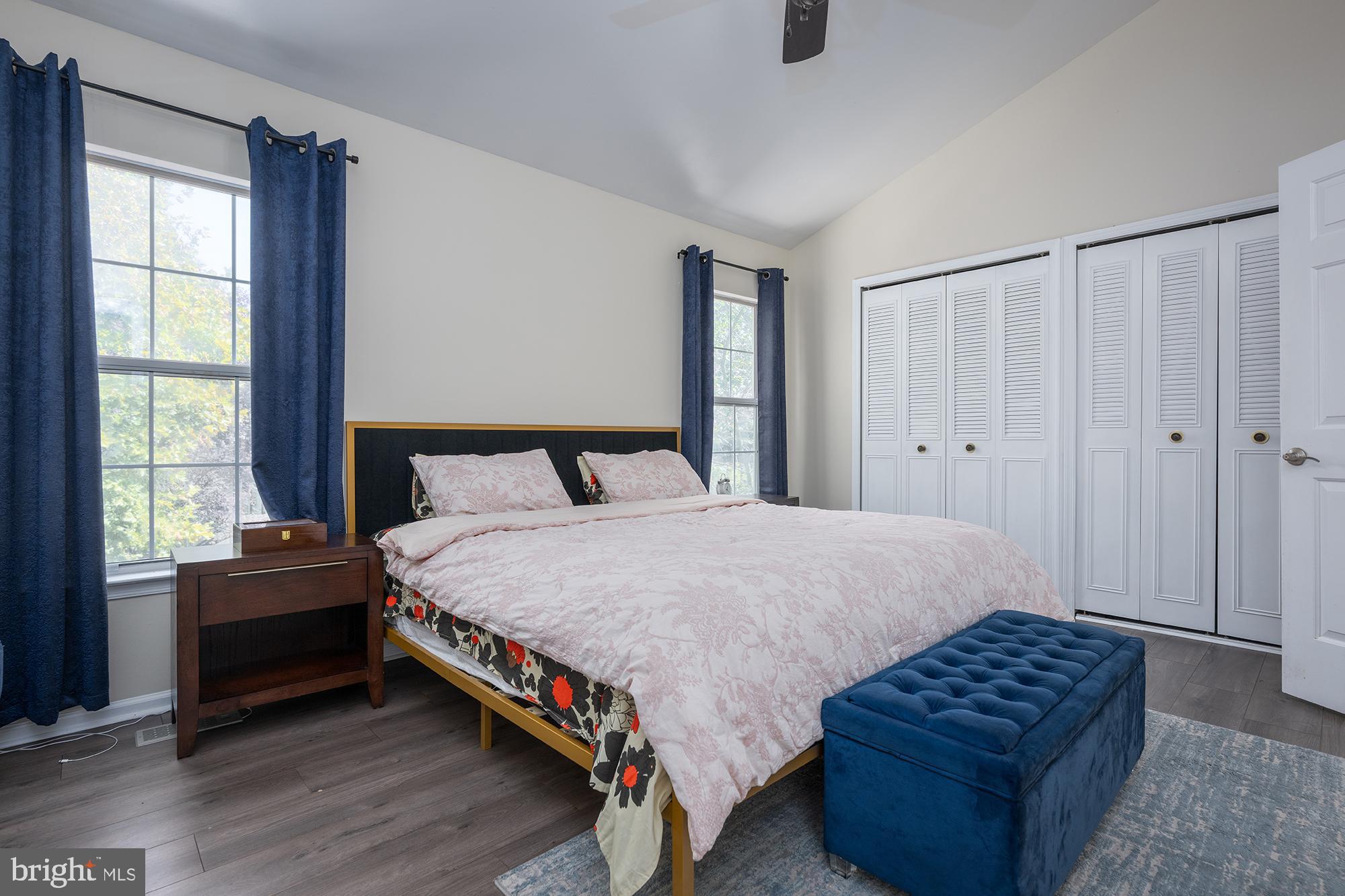 CONSTANT FRIENDSHIP - Residential