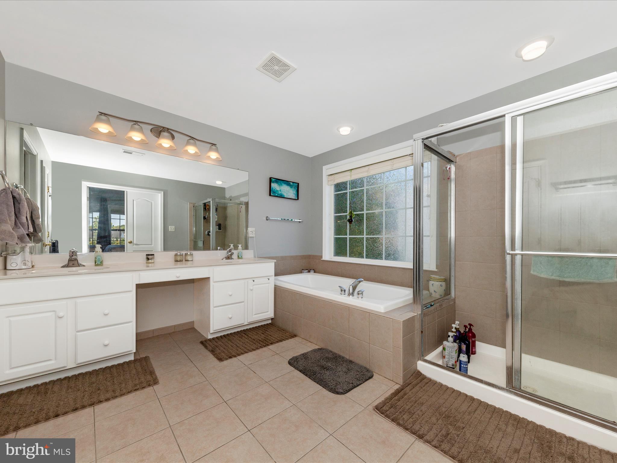 GALYN MANOR - Residential