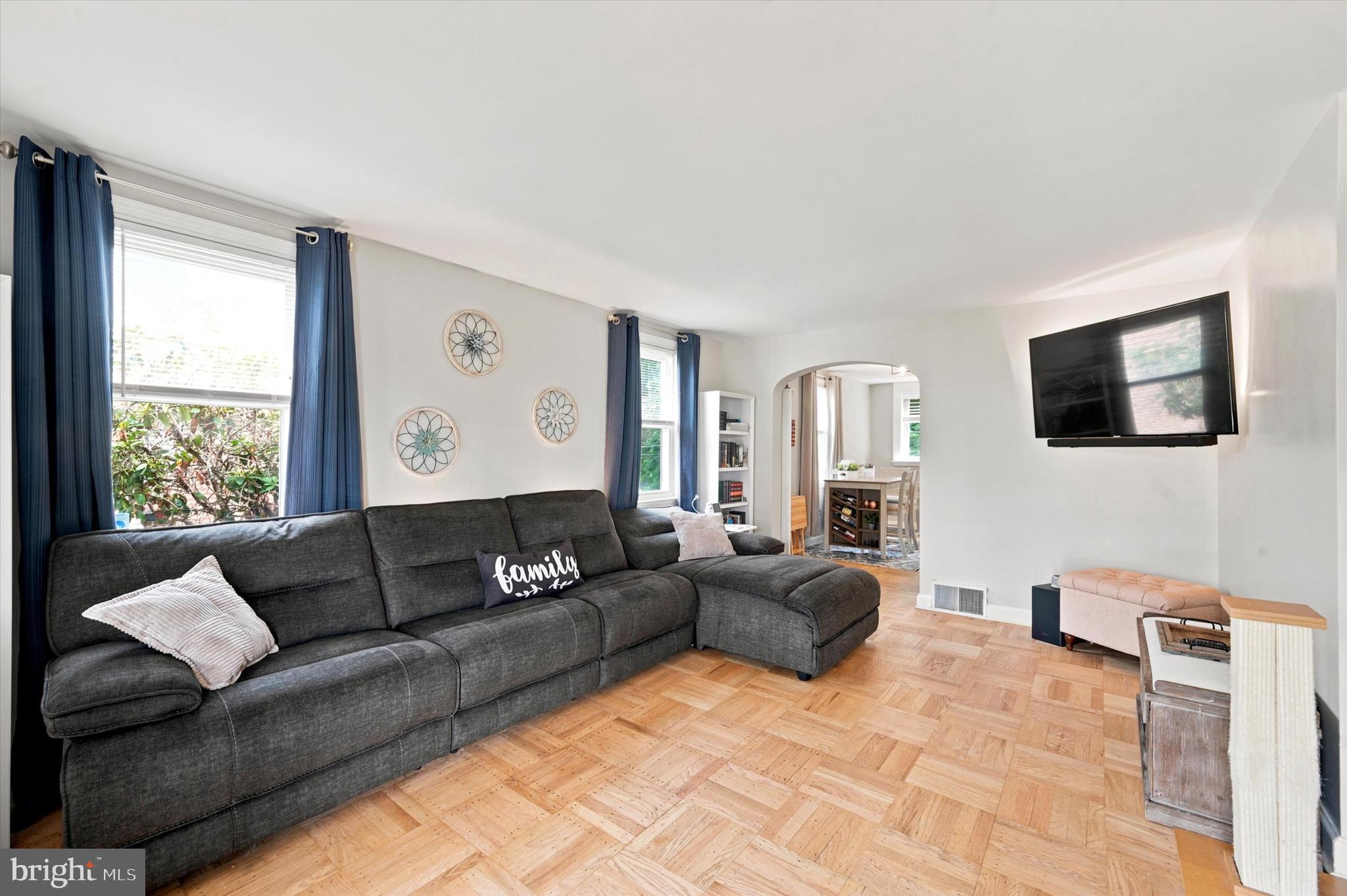 416 LAKEVIEW DRIVE