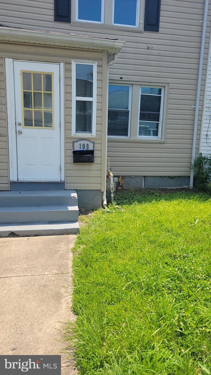 Central air,granite counter top,washer dryer,freshley painted,hardwood floor