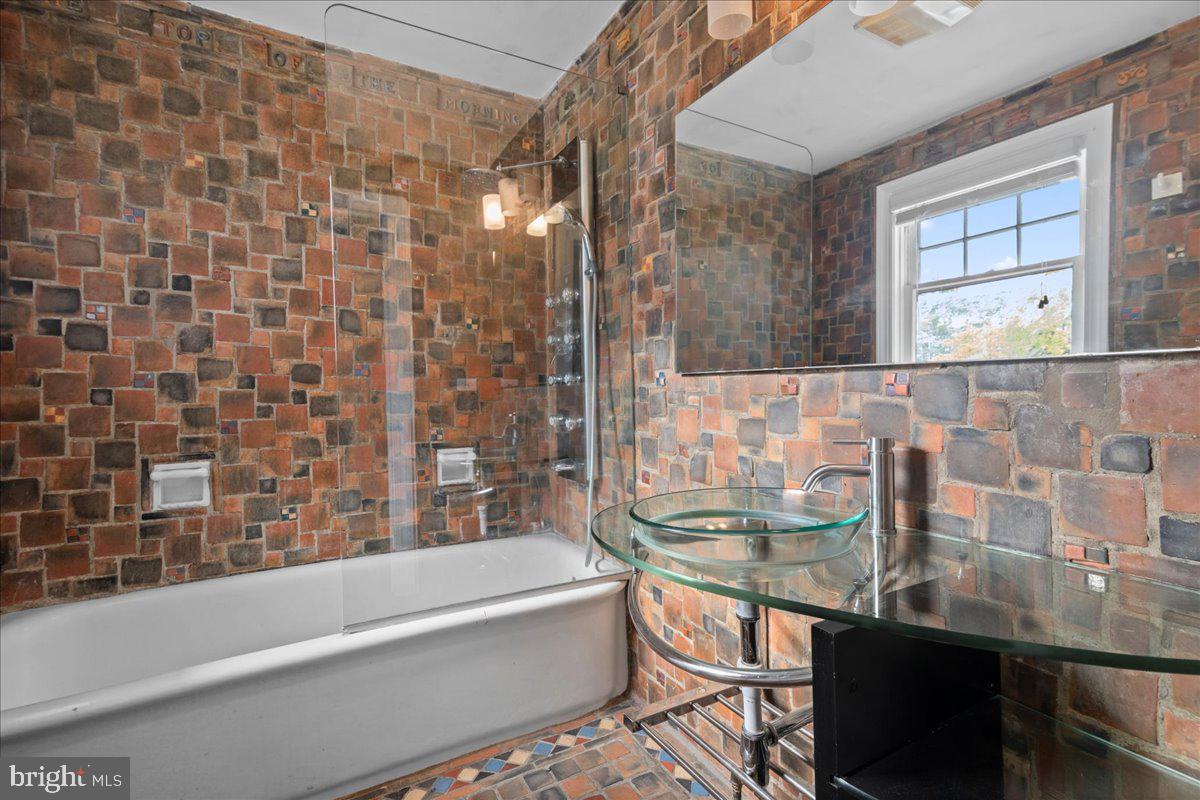 000 - Residential Lease