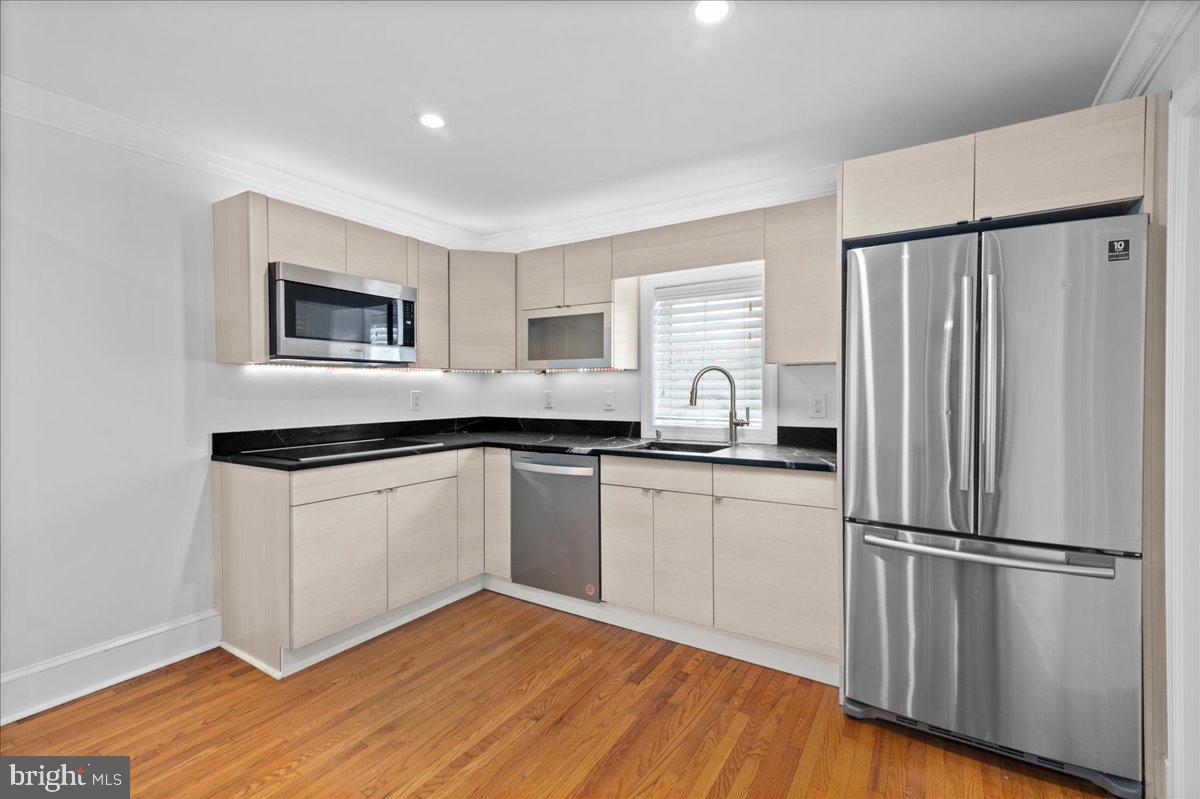 000 - Residential Lease