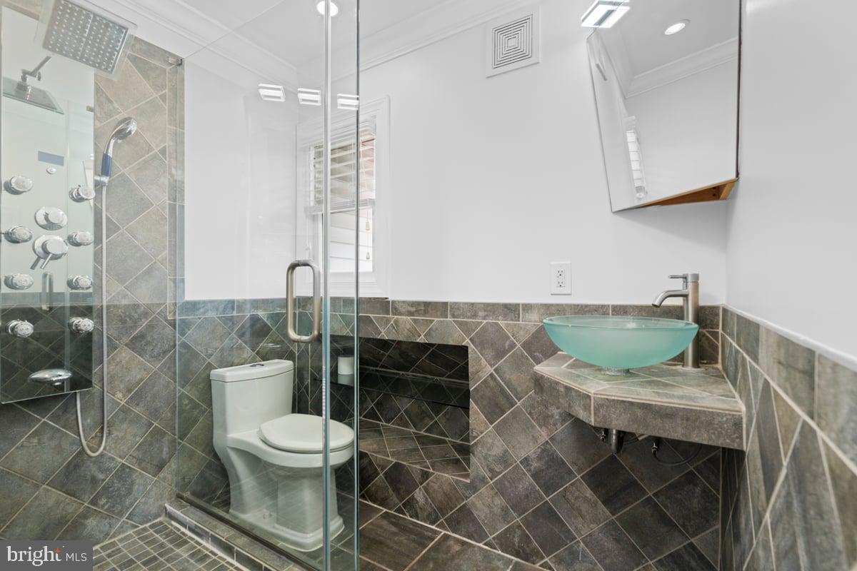 000 - Residential Lease