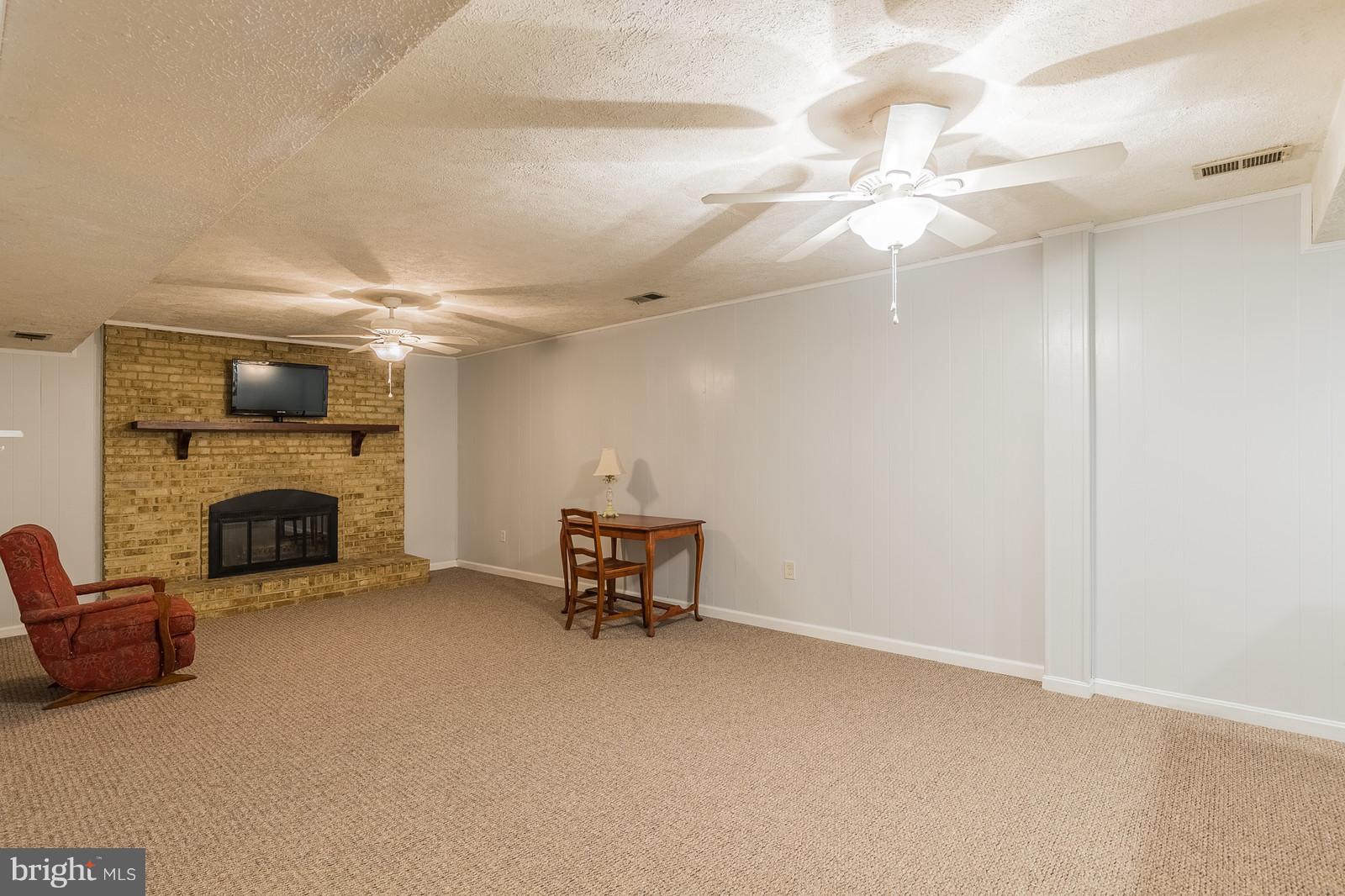 COUNTRY CLUB/LAKE MONTCLAIR - Residential