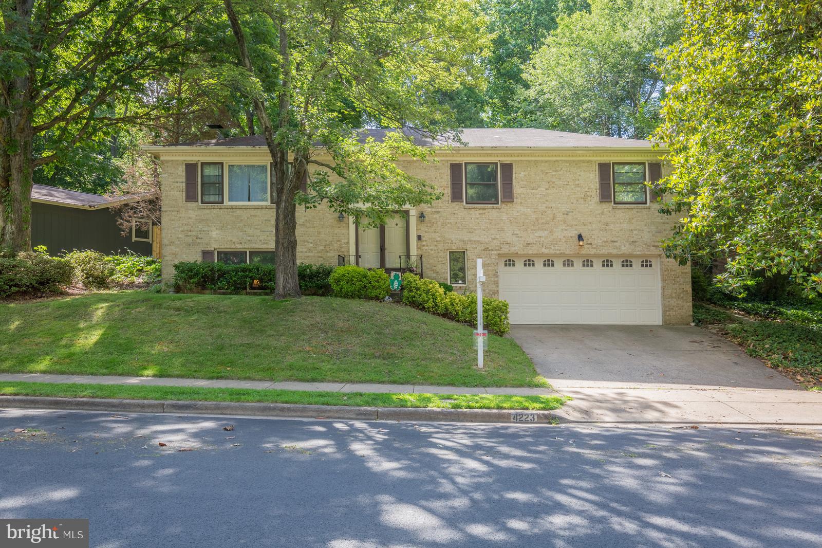 COUNTRY CLUB/LAKE MONTCLAIR - Residential