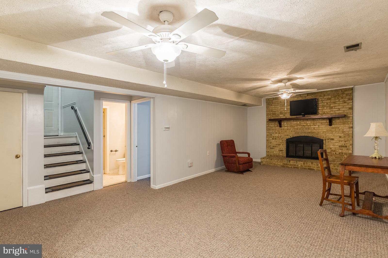 COUNTRY CLUB/LAKE MONTCLAIR - Residential