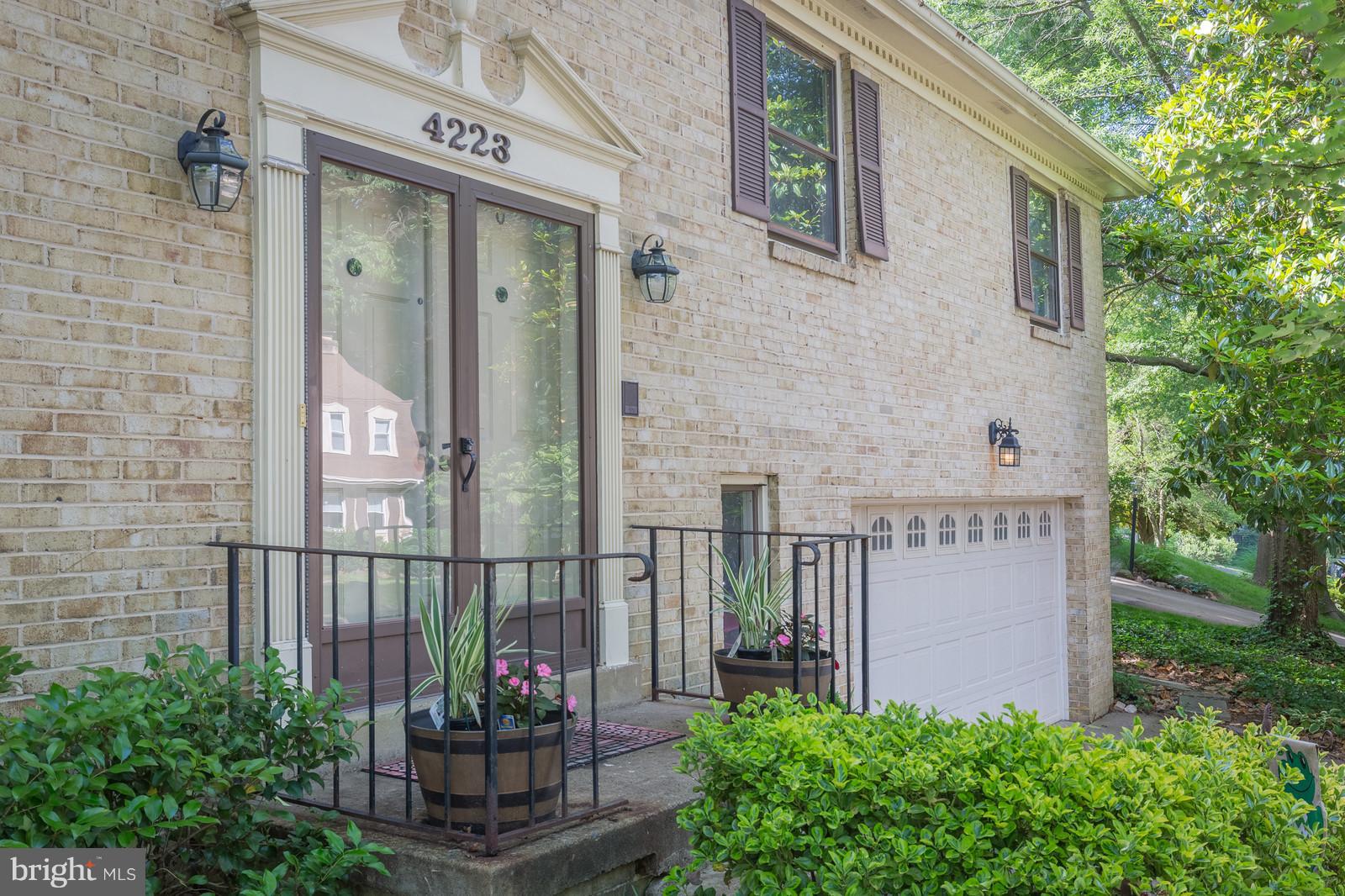 COUNTRY CLUB/LAKE MONTCLAIR - Residential