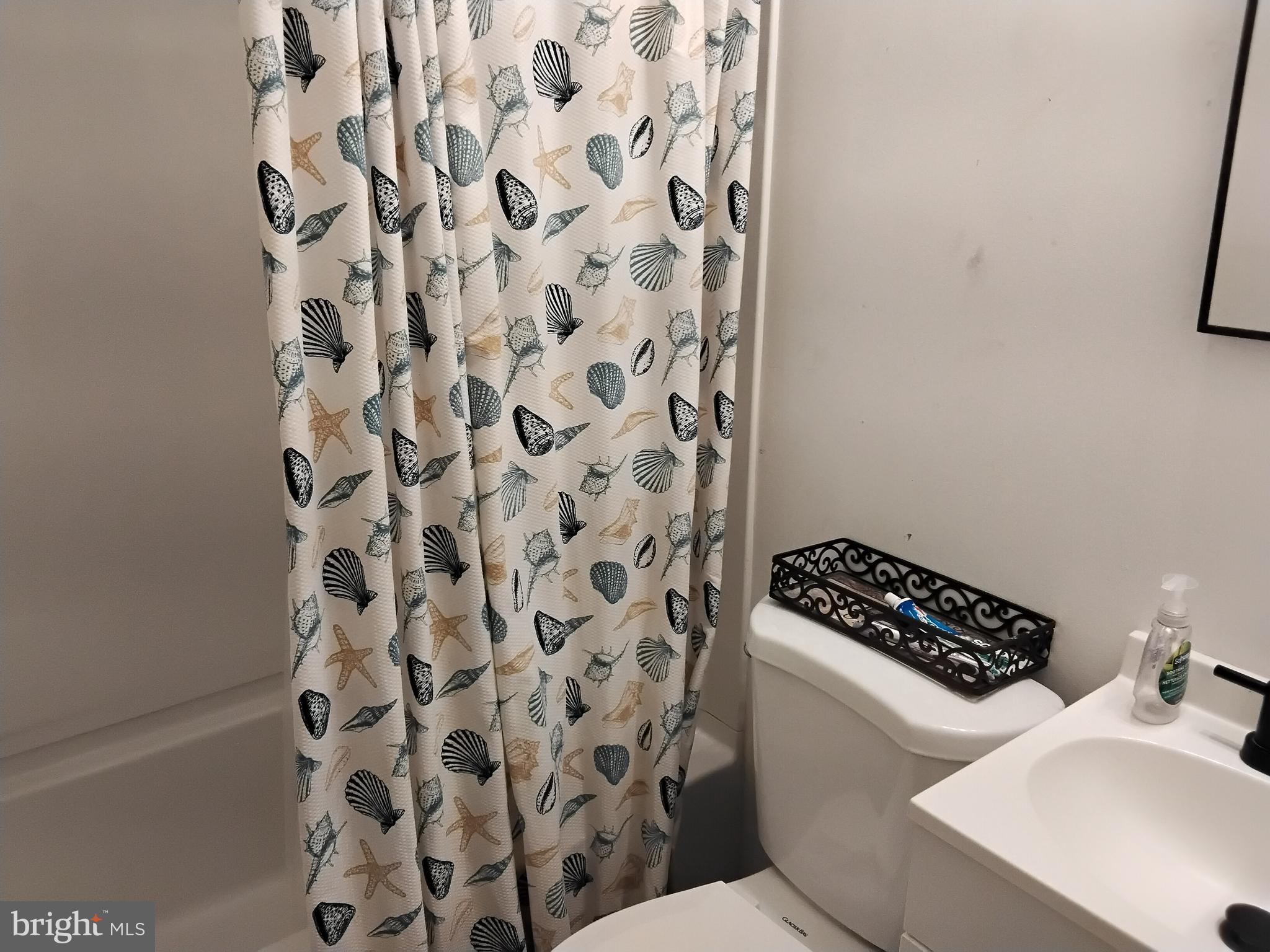 CRESTVIEW MANOR - Residential