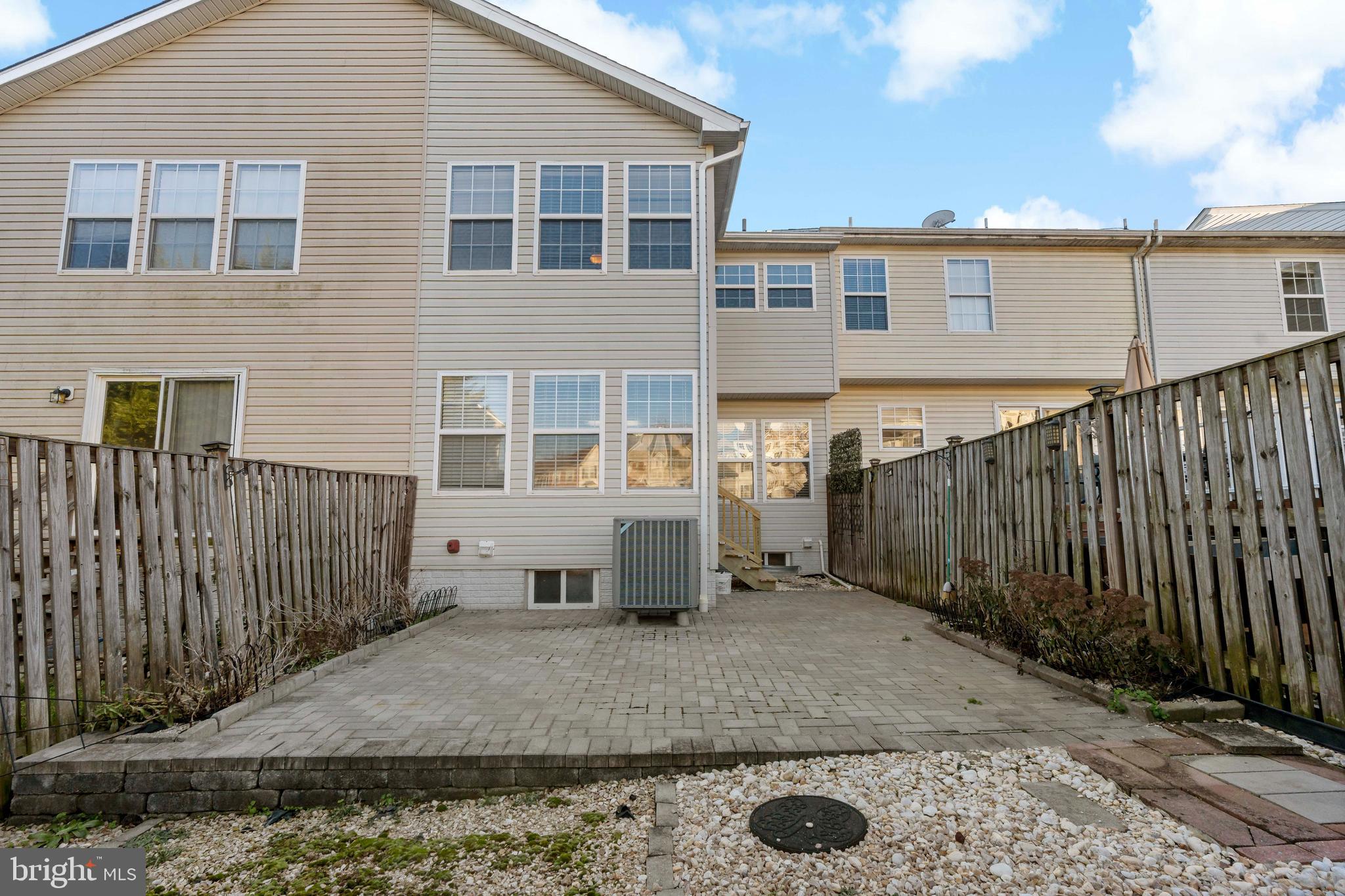 COUNTY GREEN - Residential Lease