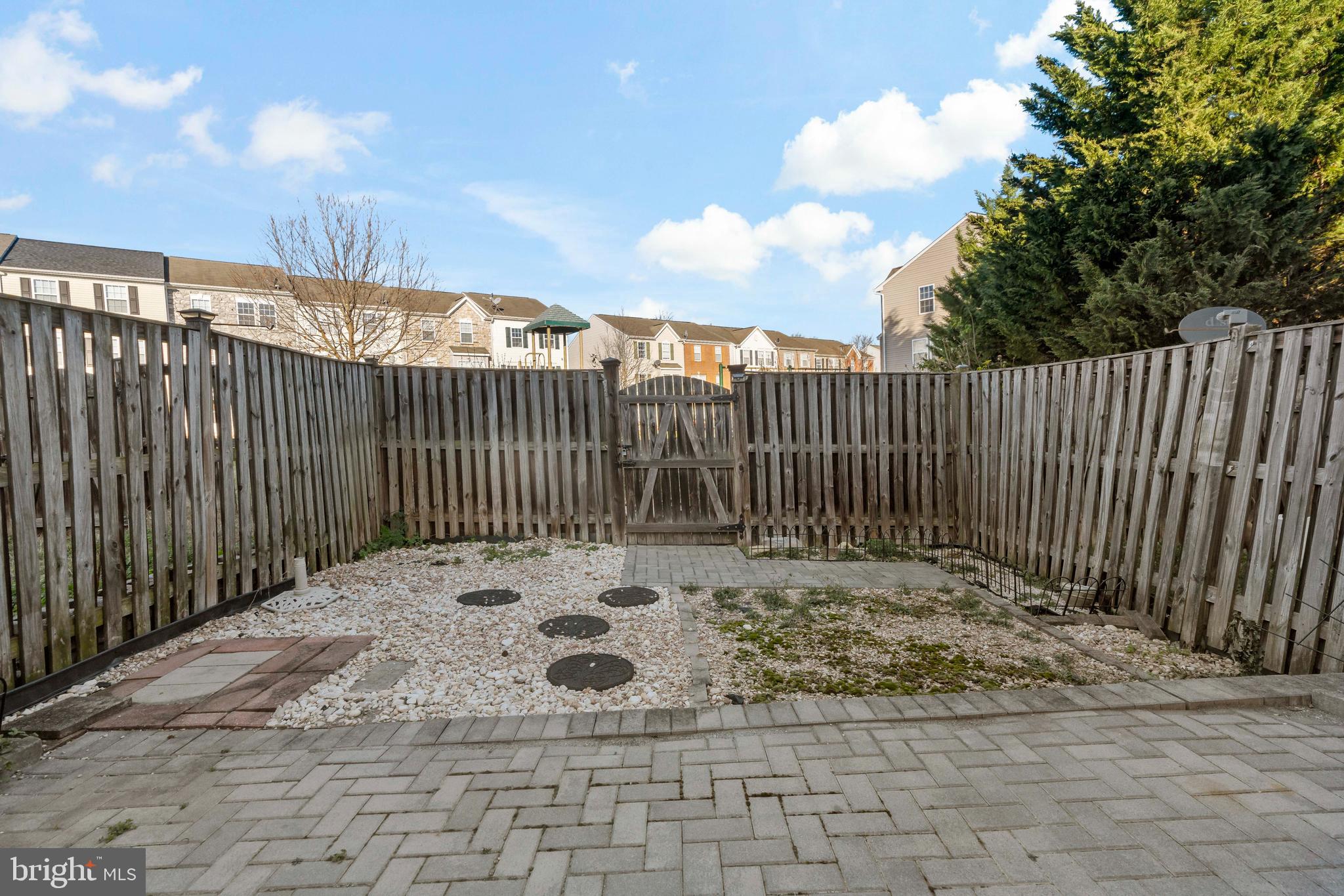 COUNTY GREEN - Residential Lease