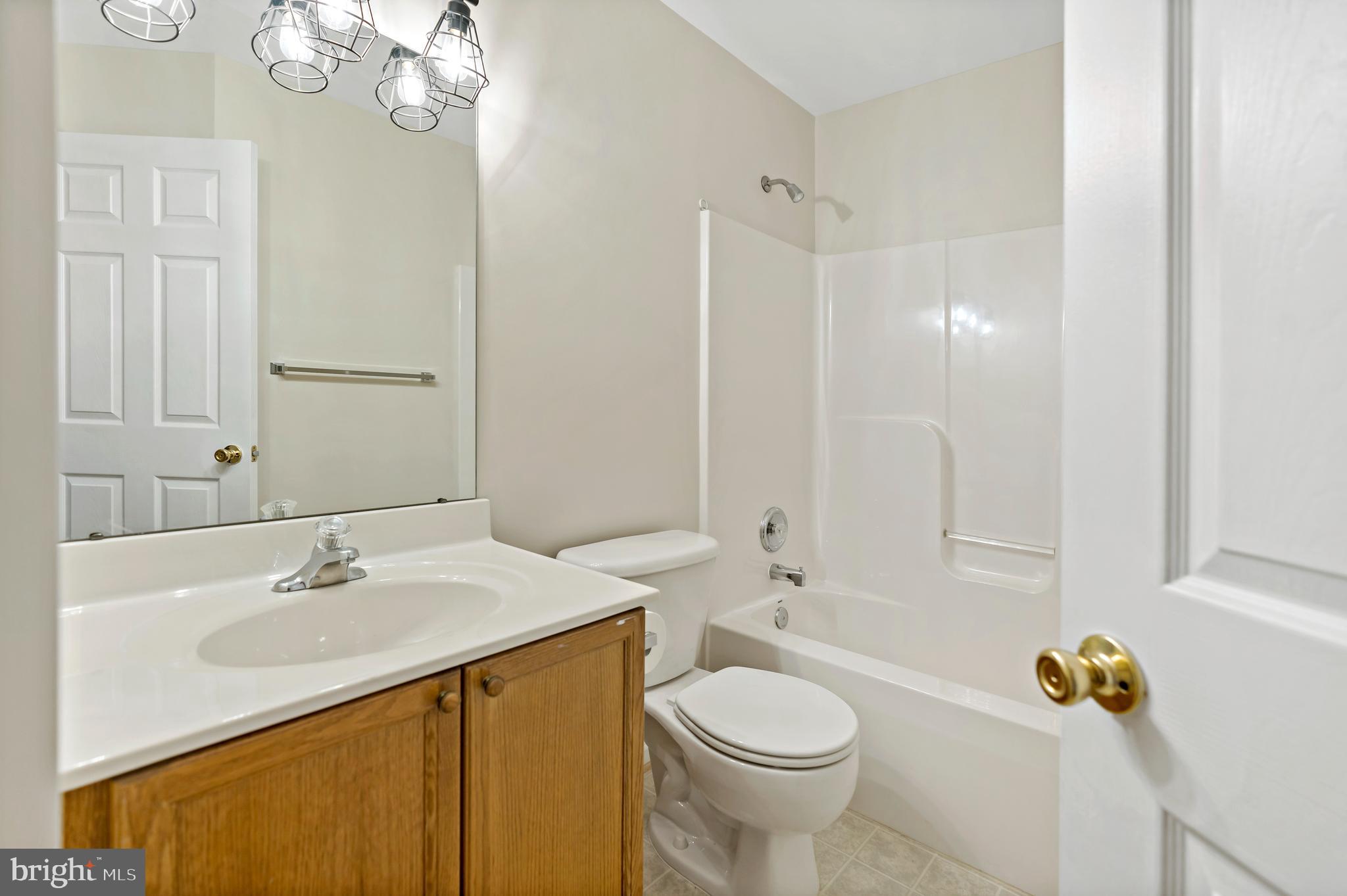 COUNTY GREEN - Residential Lease