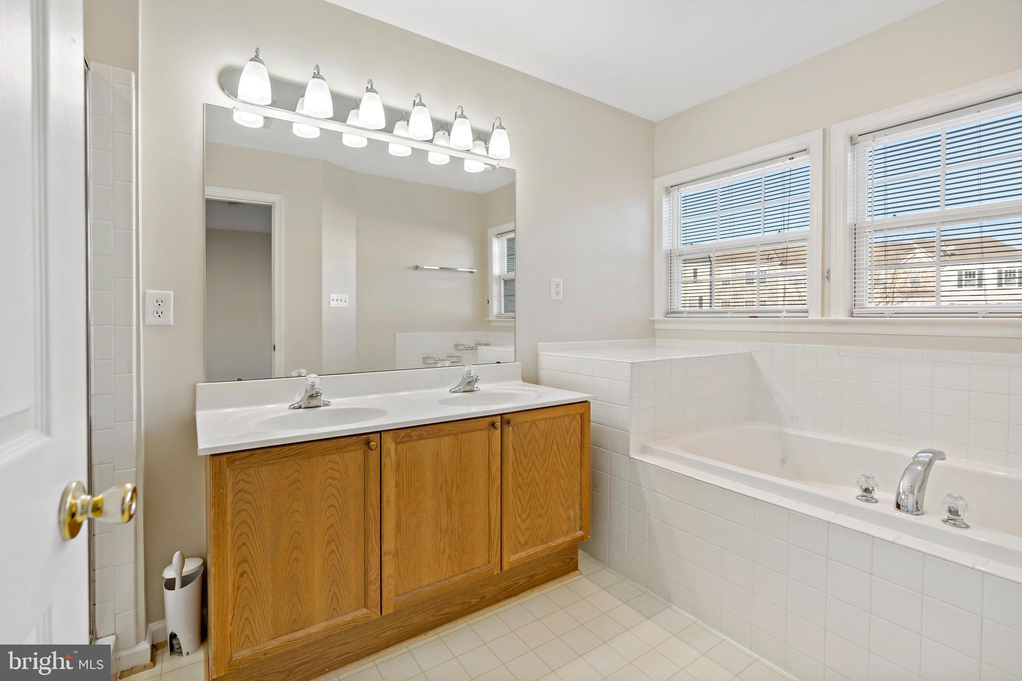 COUNTY GREEN - Residential Lease