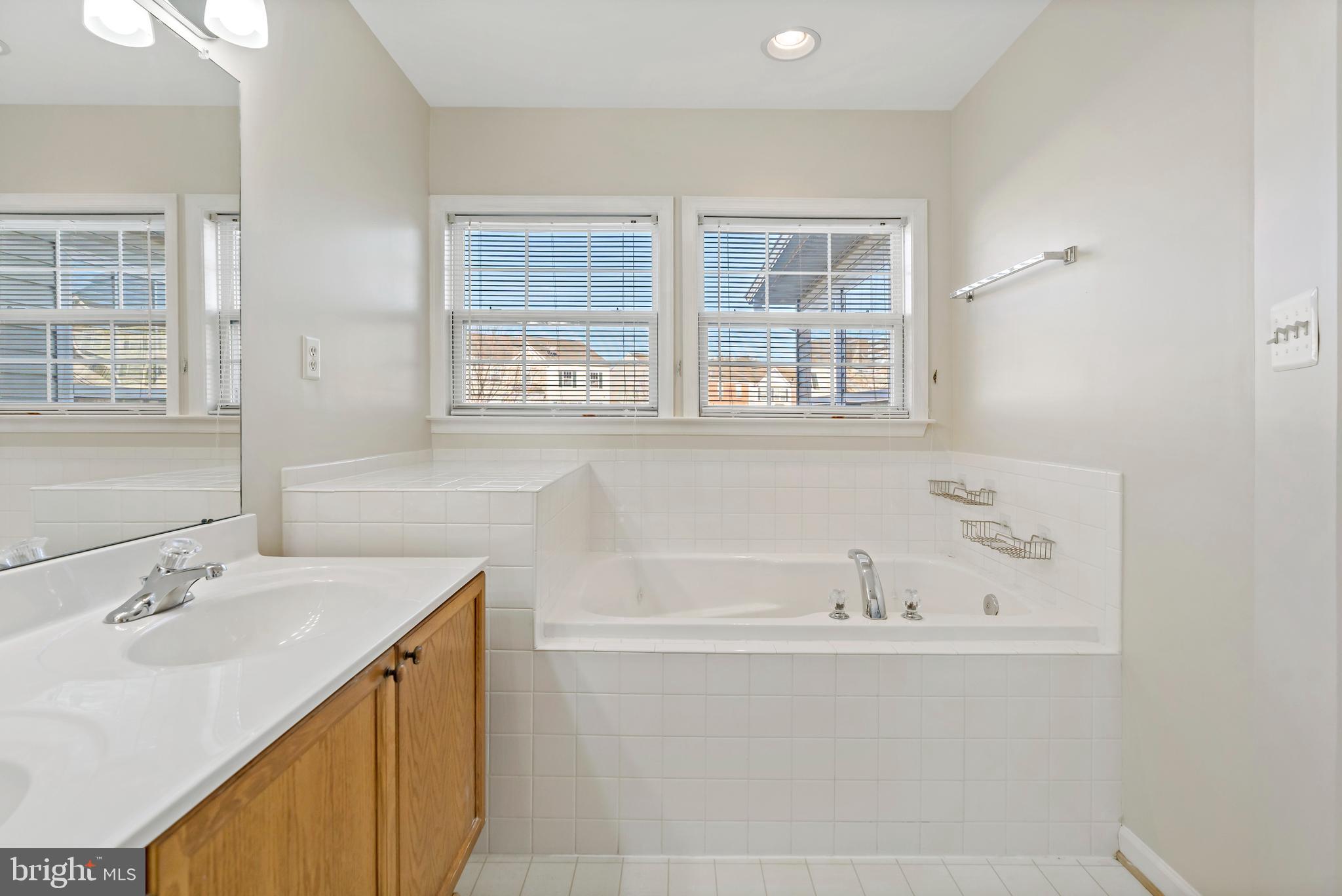 COUNTY GREEN - Residential Lease