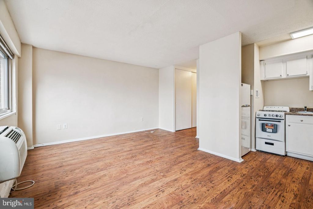 Photo of 2101 Chestnut Street #1426, PHILADELPHIA, PA 19103 (MLS # PAPH2554638)