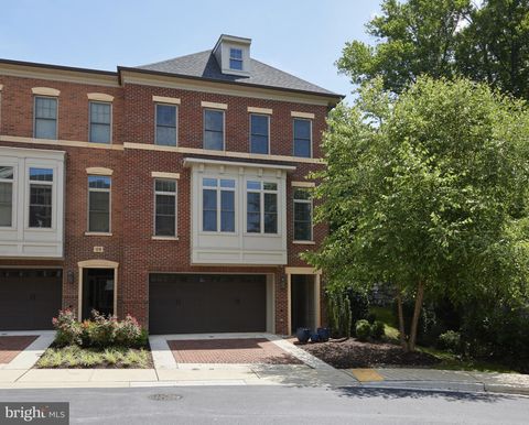 Photo of 128 Bytham Ridge Lane, POTOMAC, MD 20854 (MLS # MDMC2191272)