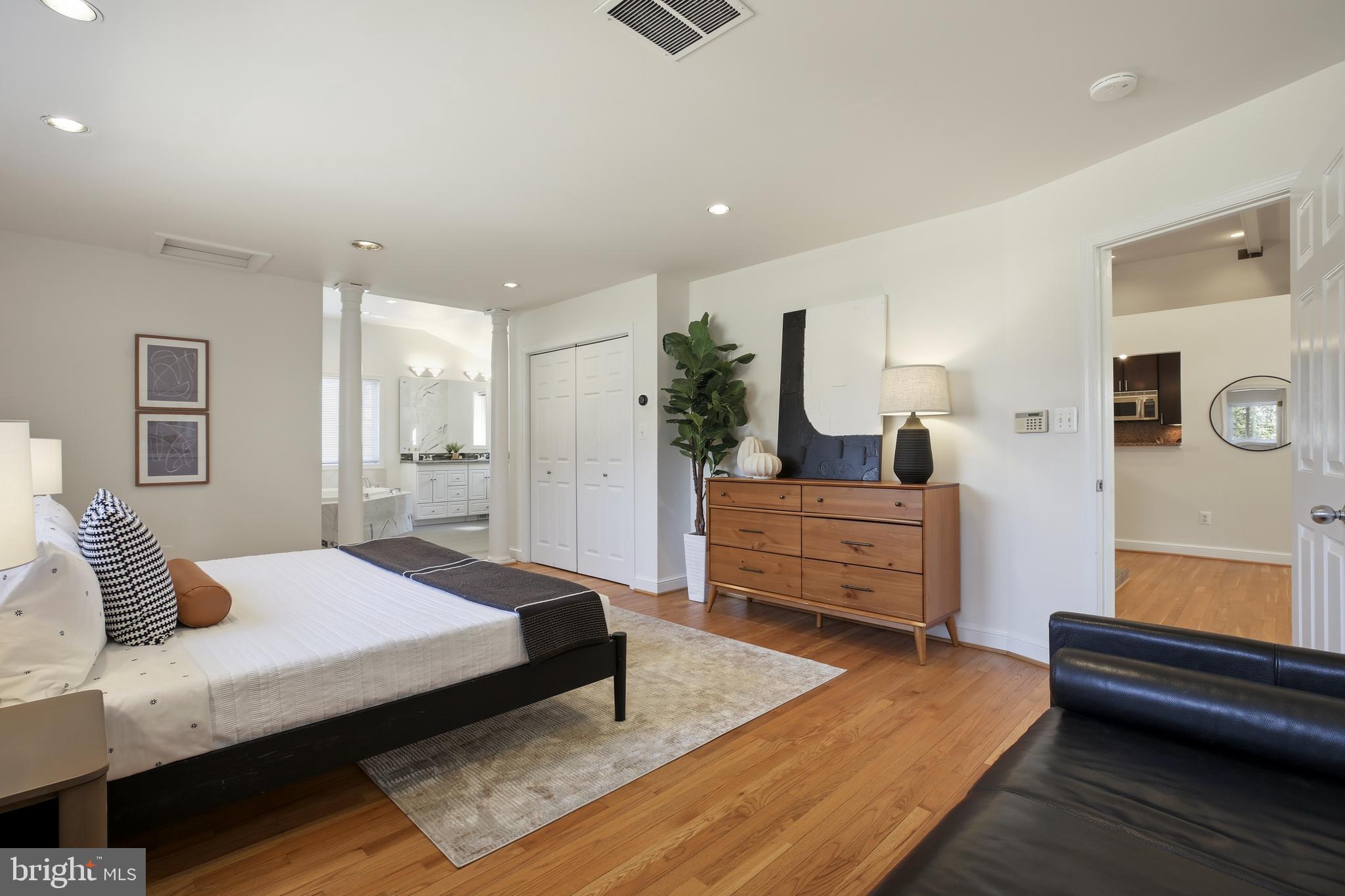 WILDWOOD MANOR - Residential