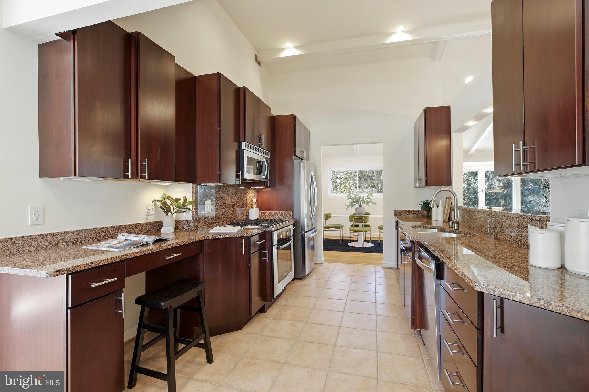 WILDWOOD MANOR - Residential