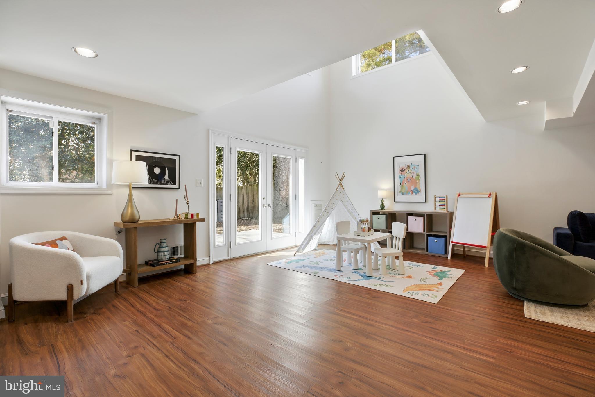 WILDWOOD MANOR - Residential