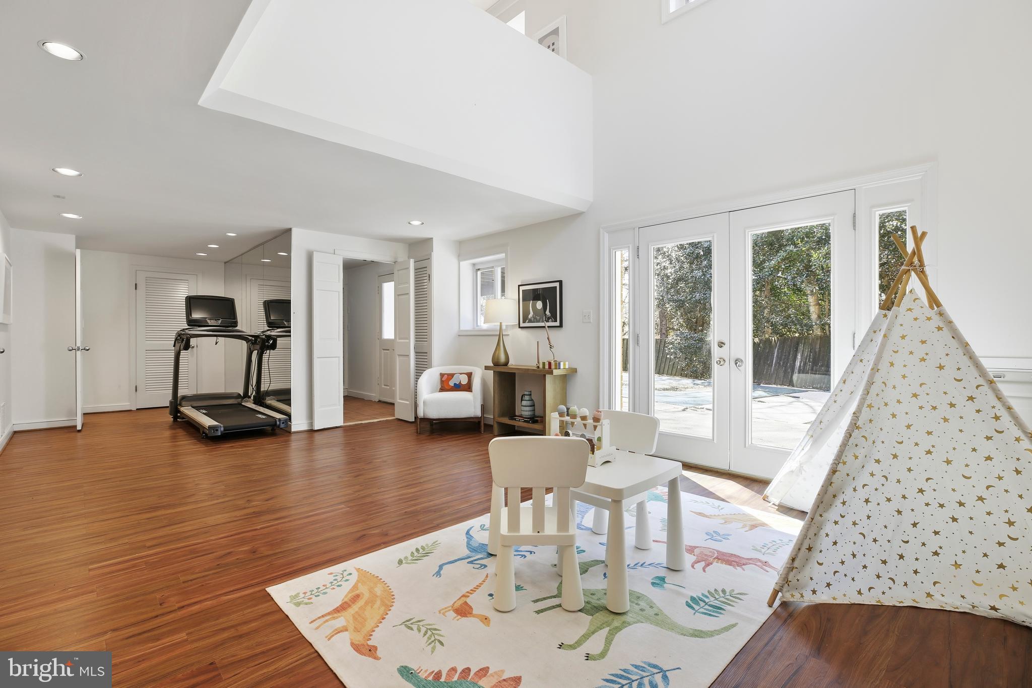 WILDWOOD MANOR - Residential